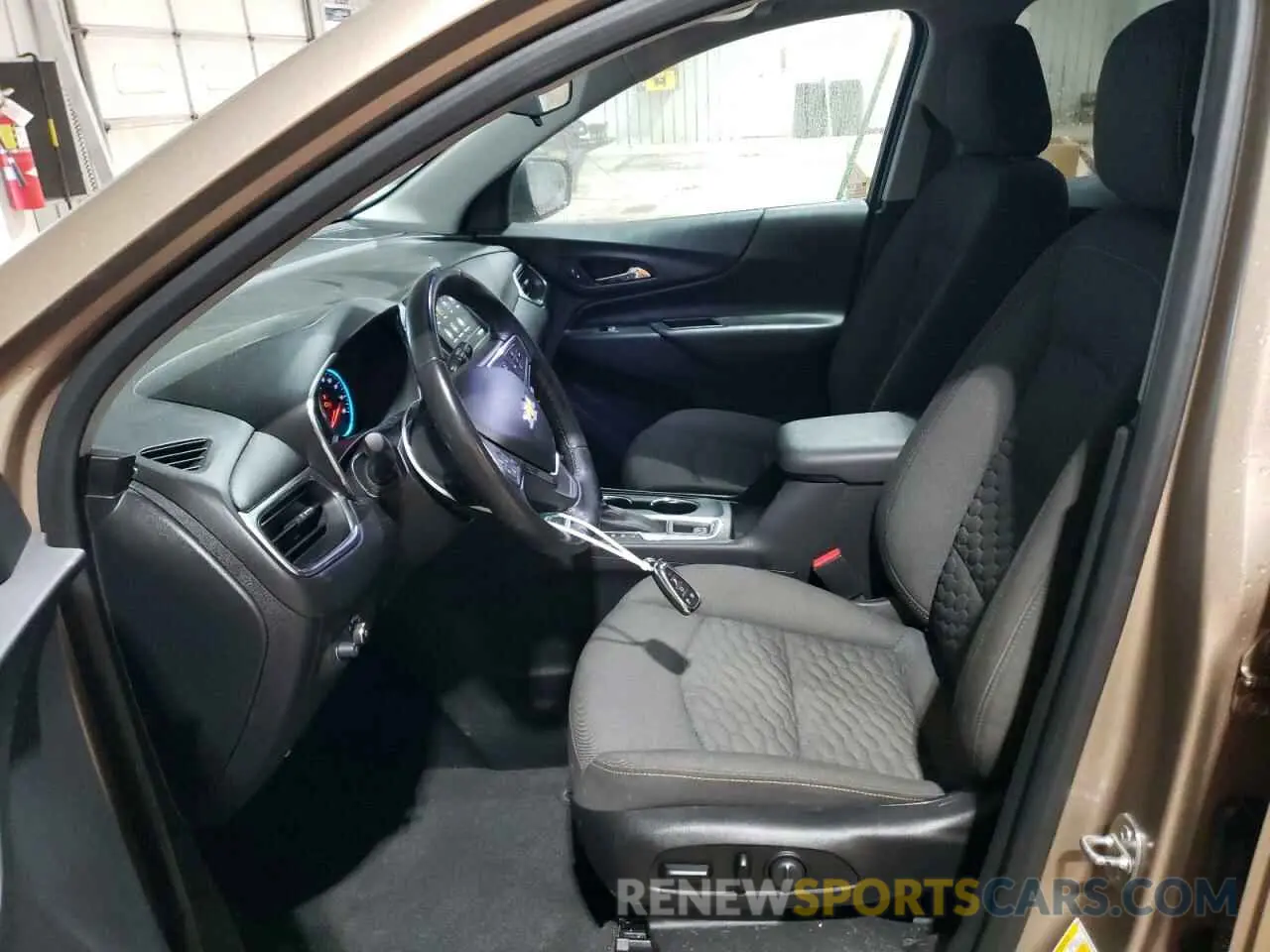 7 Photograph of a damaged car 2GNAXUEV5K6160212 CHEVROLET EQUINOX 2019