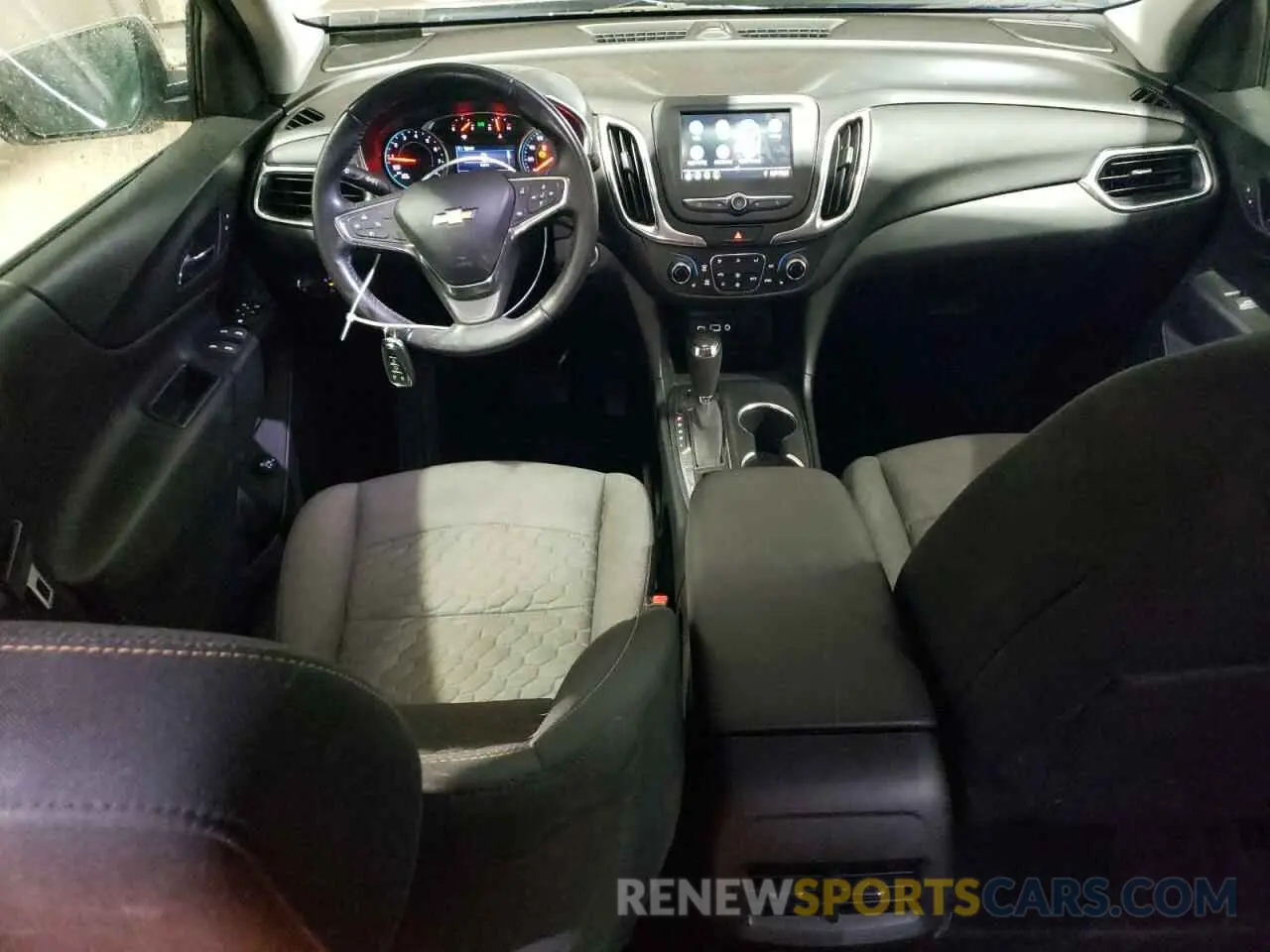 8 Photograph of a damaged car 2GNAXUEV5K6160212 CHEVROLET EQUINOX 2019