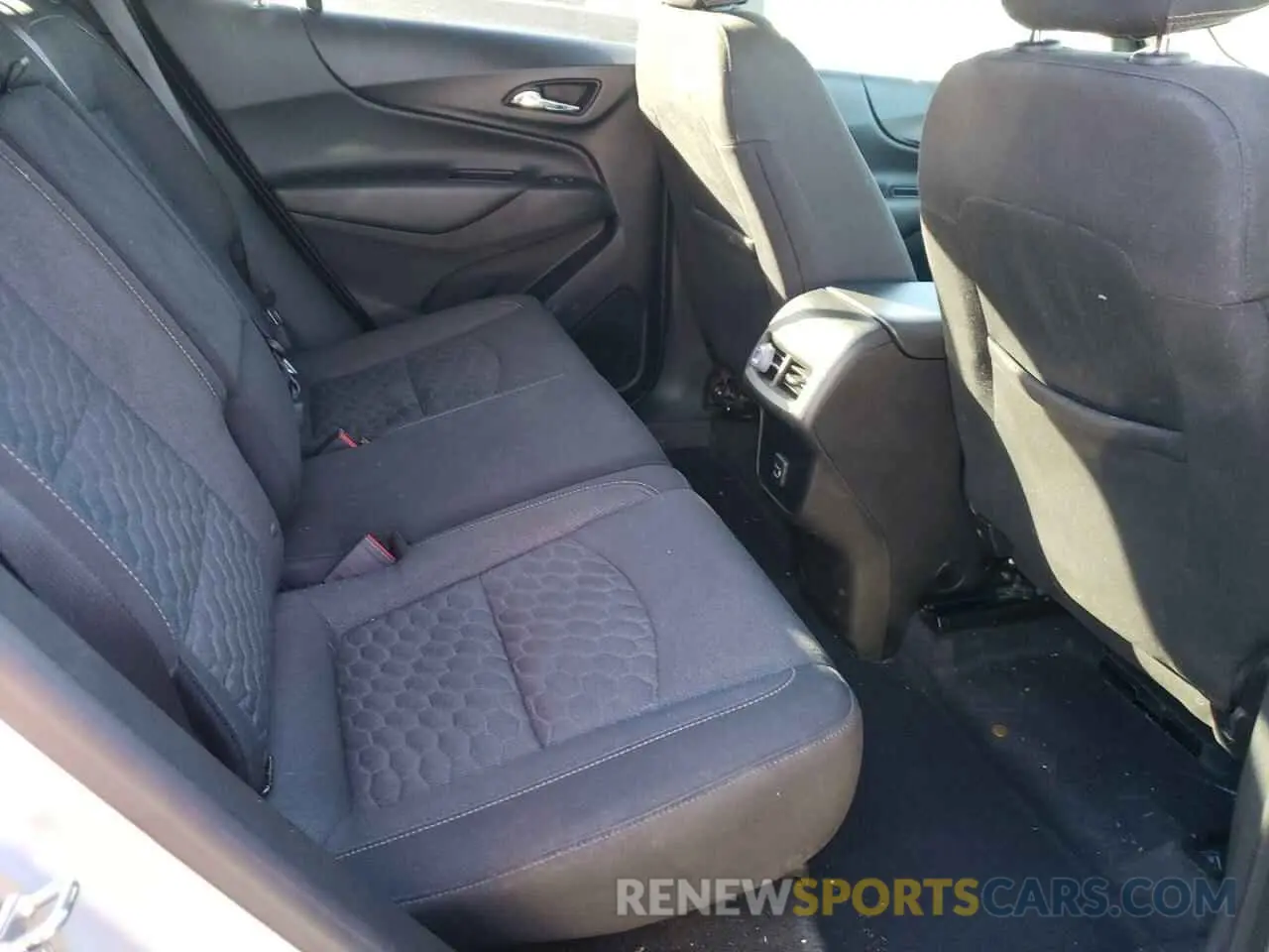 11 Photograph of a damaged car 2GNAXUEV5K6169377 CHEVROLET EQUINOX 2019