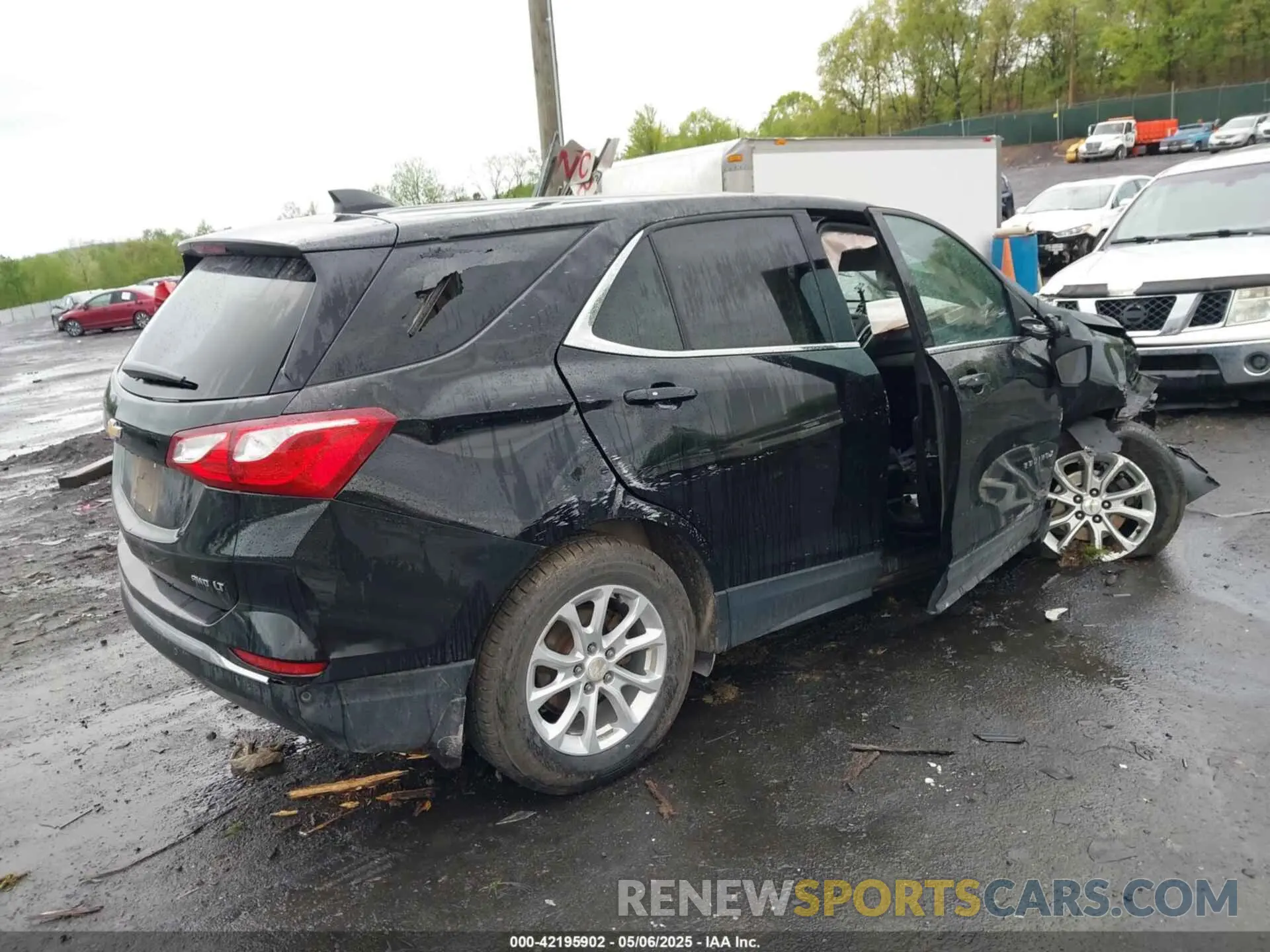 4 Photograph of a damaged car 2GNAXUEV5K6231733 CHEVROLET EQUINOX 2019