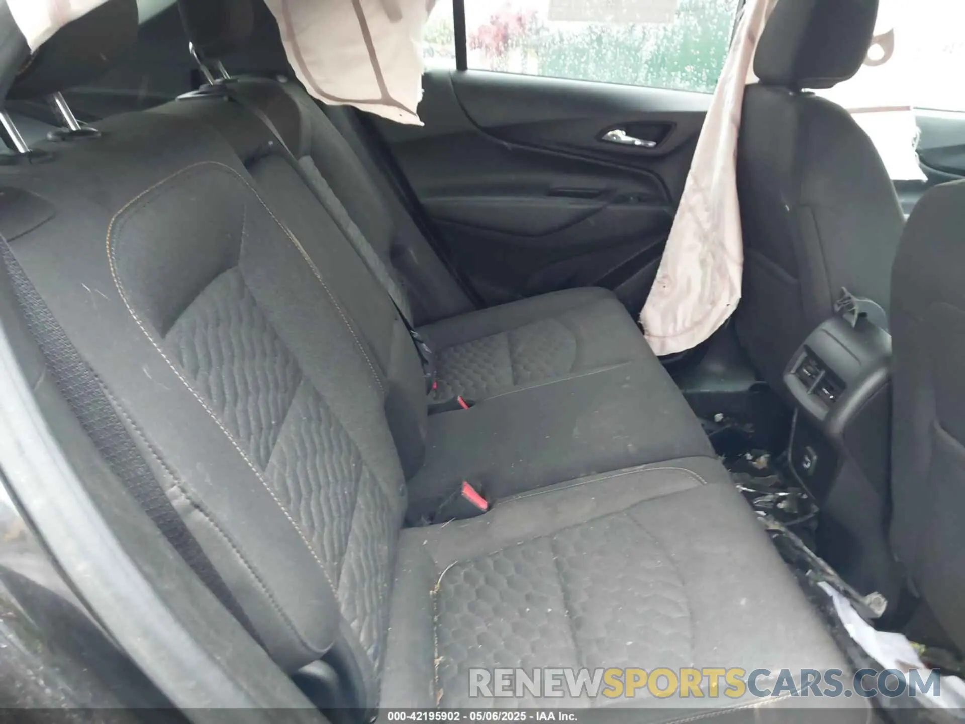 8 Photograph of a damaged car 2GNAXUEV5K6231733 CHEVROLET EQUINOX 2019