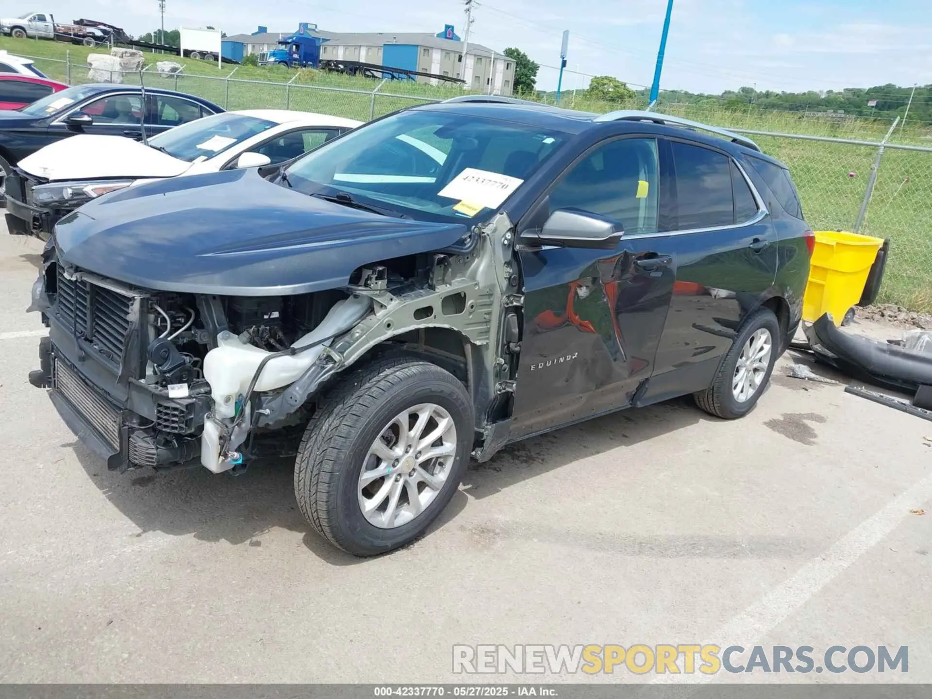 2 Photograph of a damaged car 2GNAXUEV5K6254431 CHEVROLET EQUINOX 2019