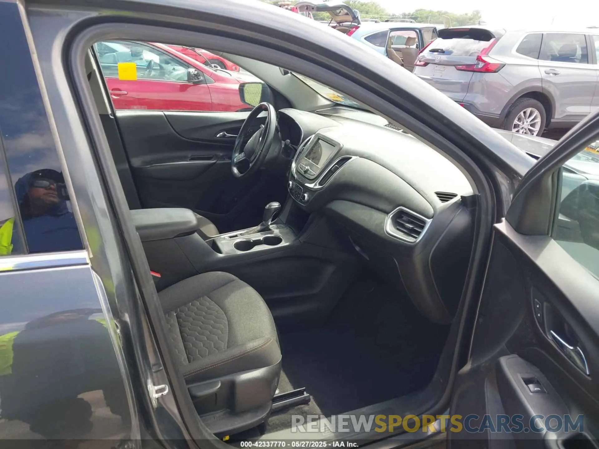 5 Photograph of a damaged car 2GNAXUEV5K6254431 CHEVROLET EQUINOX 2019