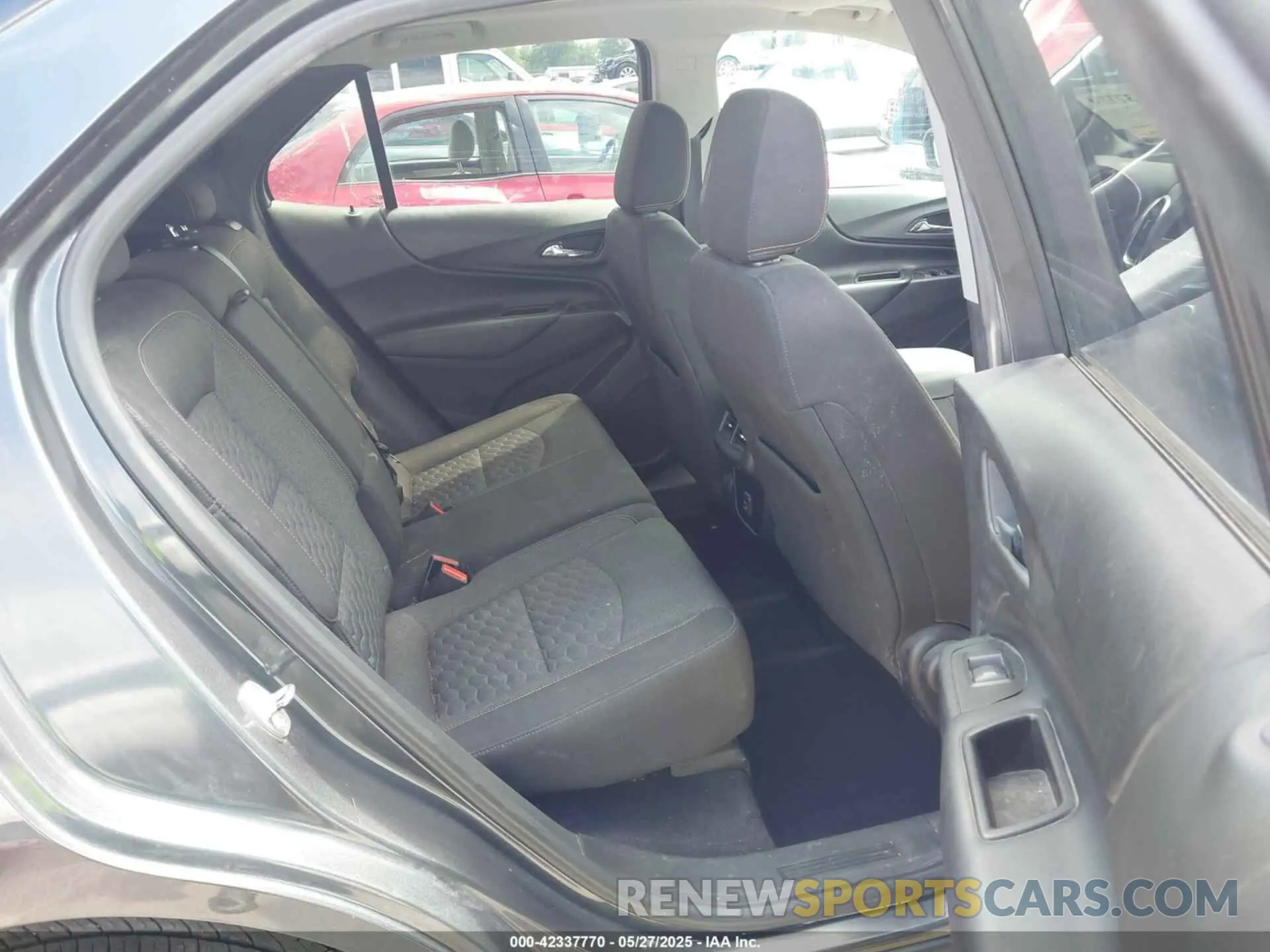 8 Photograph of a damaged car 2GNAXUEV5K6254431 CHEVROLET EQUINOX 2019