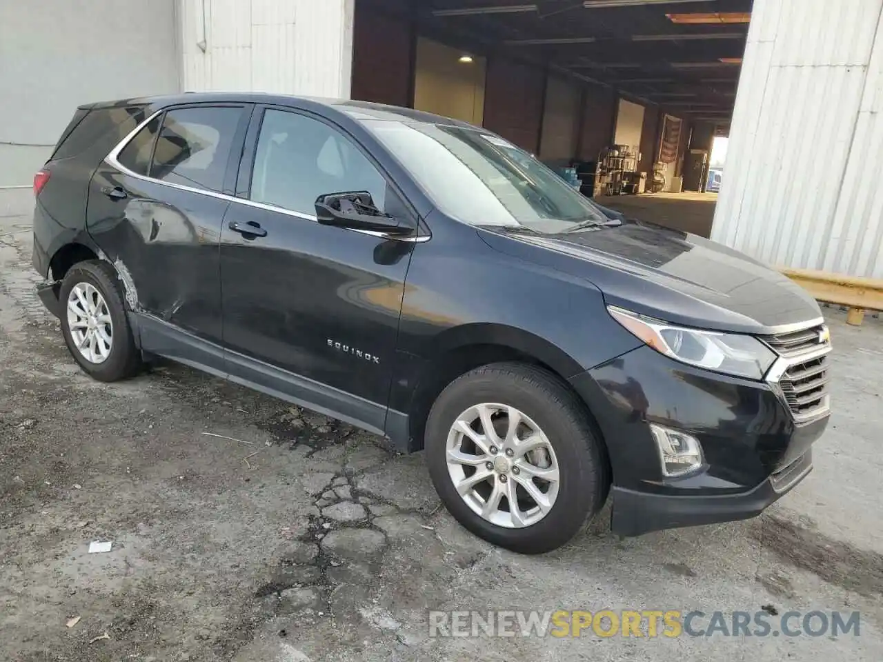 4 Photograph of a damaged car 2GNAXUEV5K6256292 CHEVROLET EQUINOX 2019