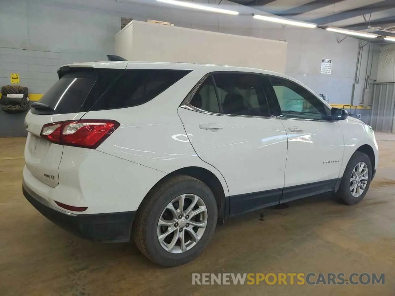 3 Photograph of a damaged car 2GNAXUEV6K6114663 CHEVROLET EQUINOX 2019