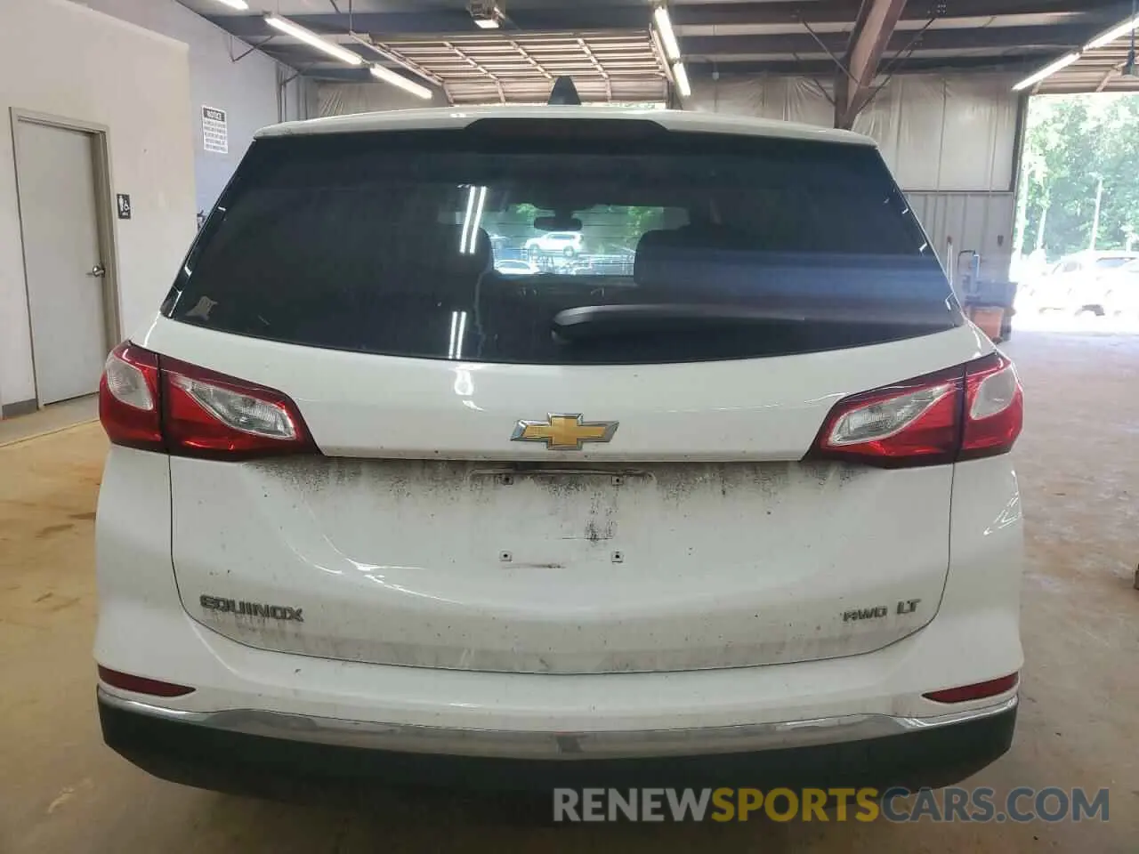 6 Photograph of a damaged car 2GNAXUEV6K6114663 CHEVROLET EQUINOX 2019
