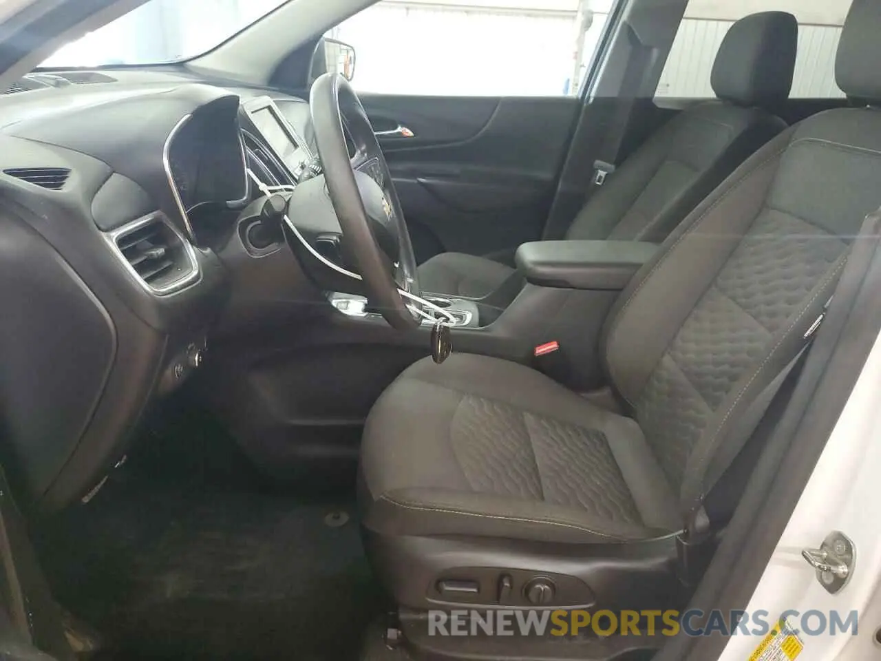 7 Photograph of a damaged car 2GNAXUEV6K6114663 CHEVROLET EQUINOX 2019