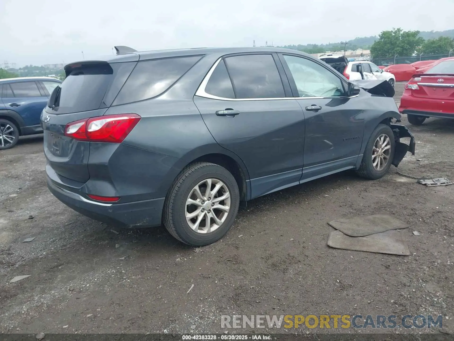 4 Photograph of a damaged car 2GNAXUEV6K6136369 CHEVROLET EQUINOX 2019