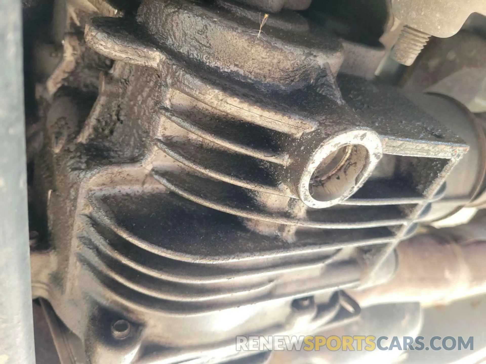 8 Photograph of a damaged car 2GNAXUEV6K6158789 CHEVROLET EQUINOX 2019