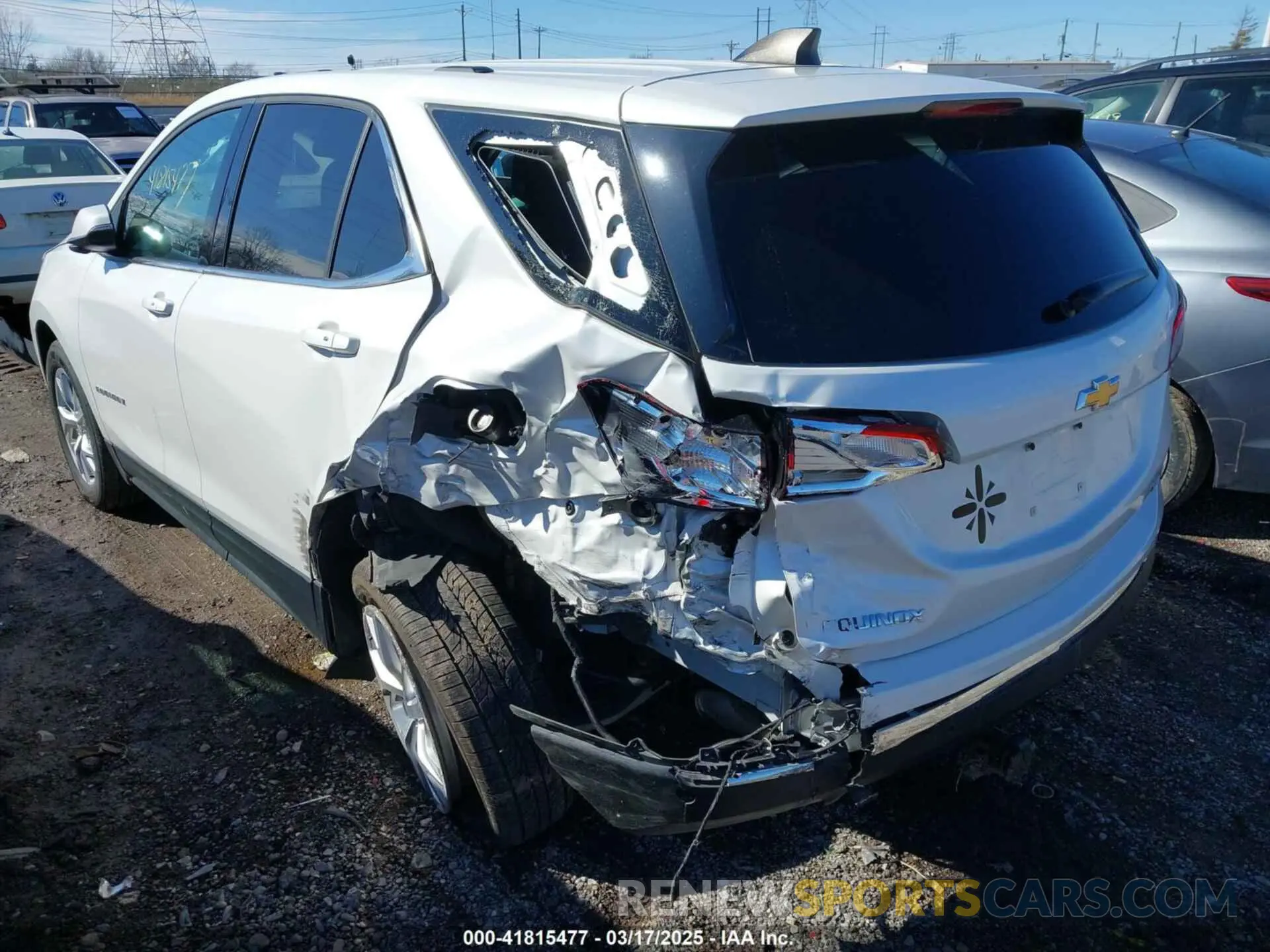 3 Photograph of a damaged car 2GNAXUEV6K6183367 CHEVROLET EQUINOX 2019