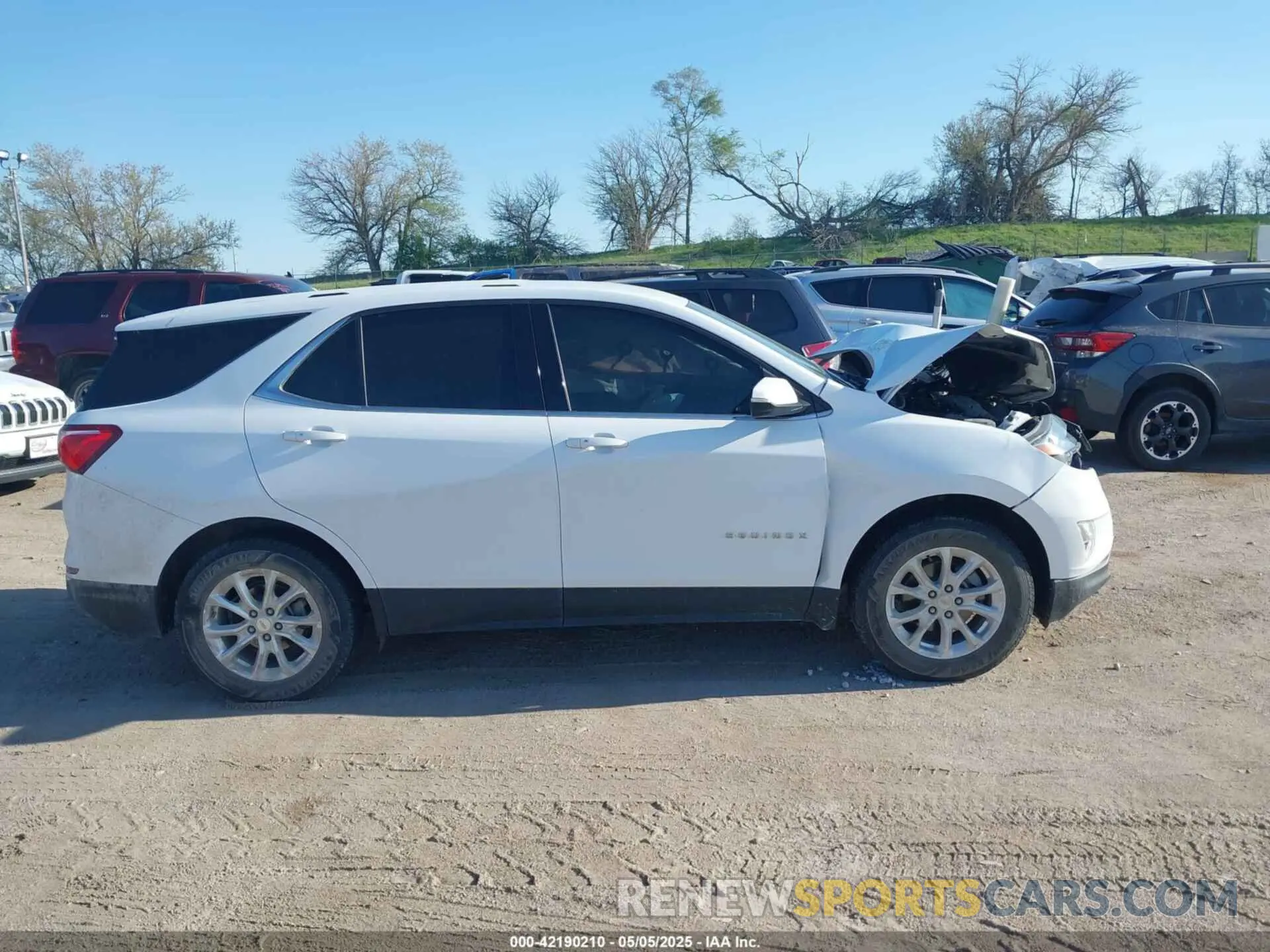 14 Photograph of a damaged car 2GNAXUEV6K6184213 CHEVROLET EQUINOX 2019