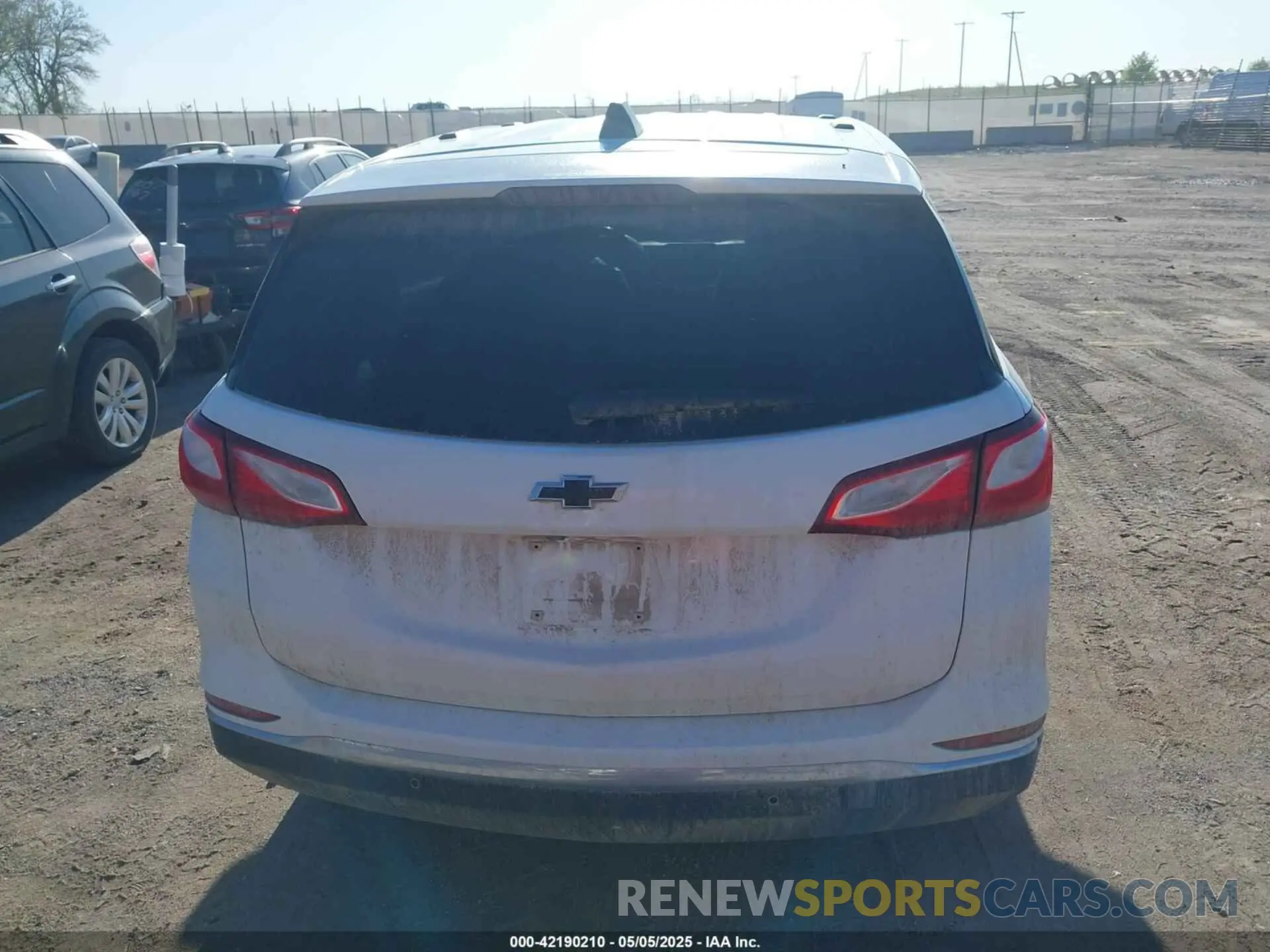 17 Photograph of a damaged car 2GNAXUEV6K6184213 CHEVROLET EQUINOX 2019