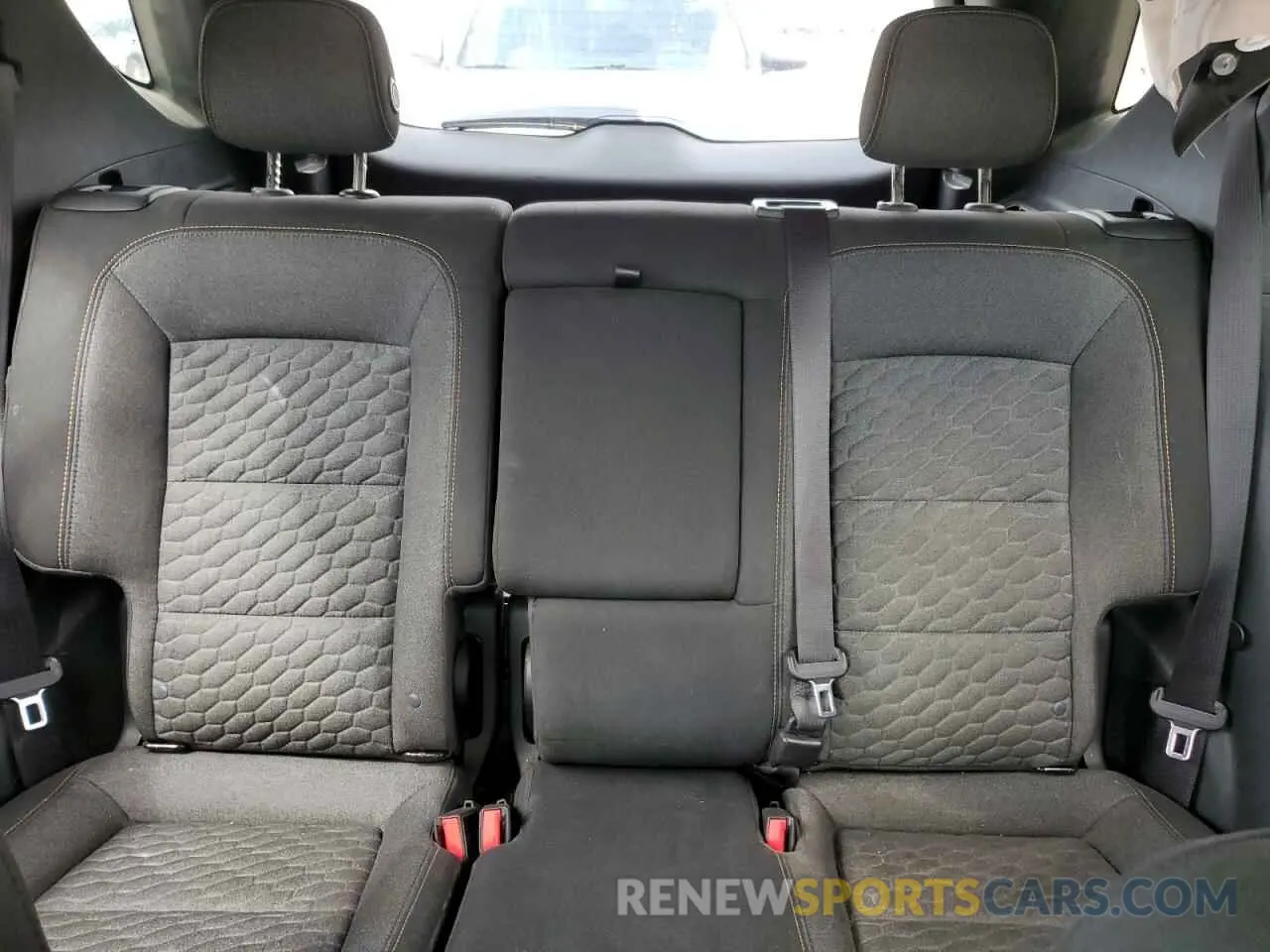 10 Photograph of a damaged car 2GNAXUEV6K6246743 CHEVROLET EQUINOX 2019