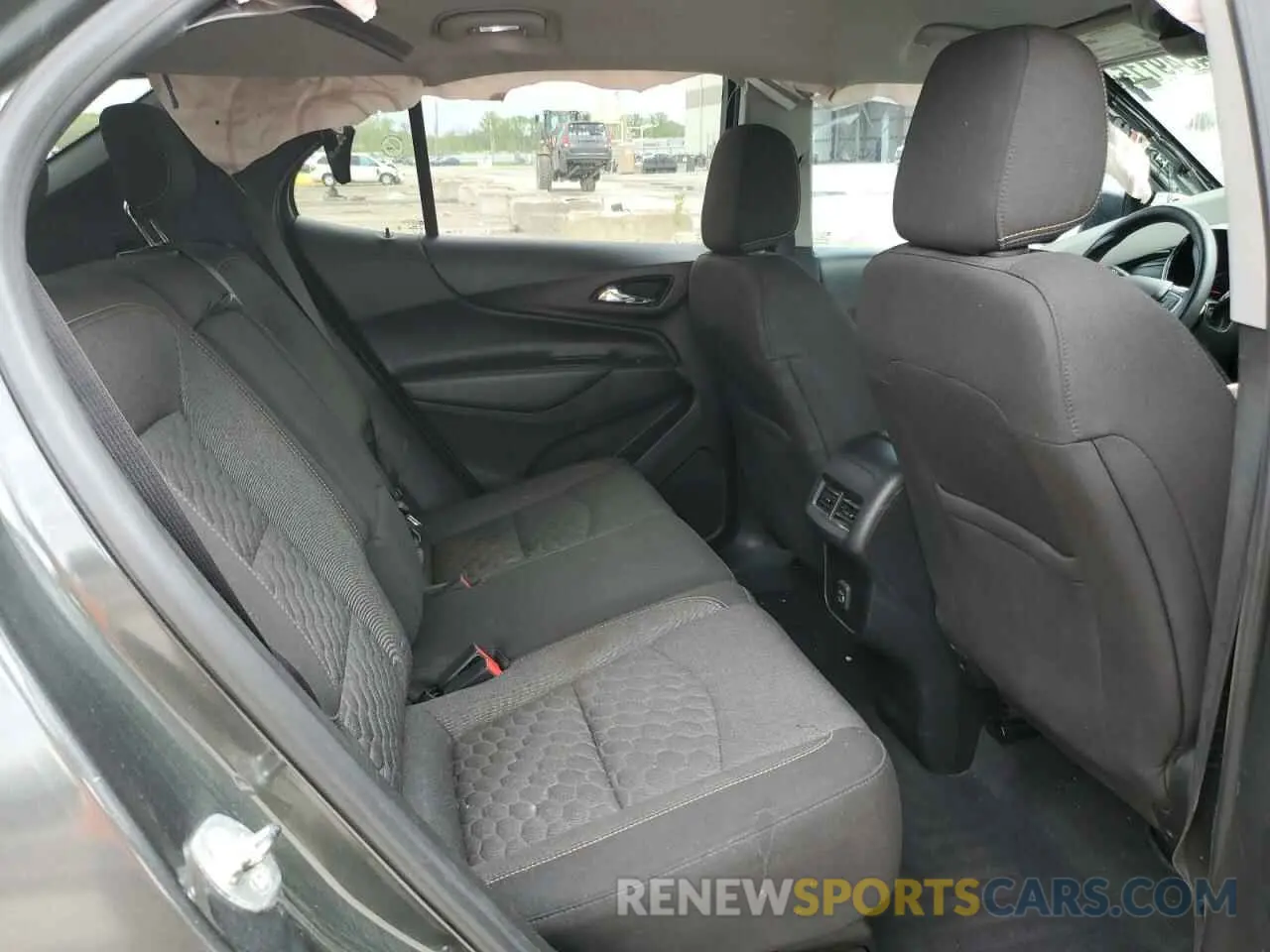 11 Photograph of a damaged car 2GNAXUEV6K6246743 CHEVROLET EQUINOX 2019