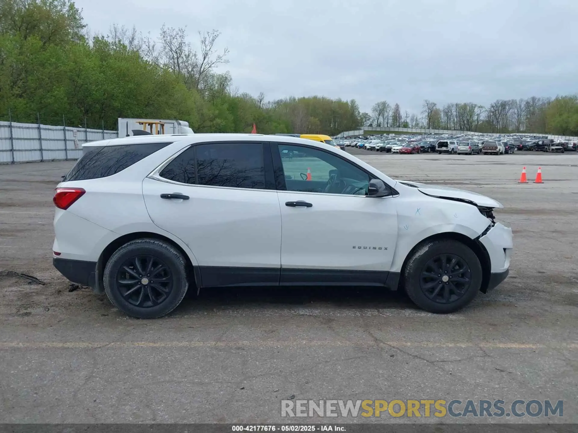 13 Photograph of a damaged car 2GNAXUEV7K6118561 CHEVROLET EQUINOX 2019
