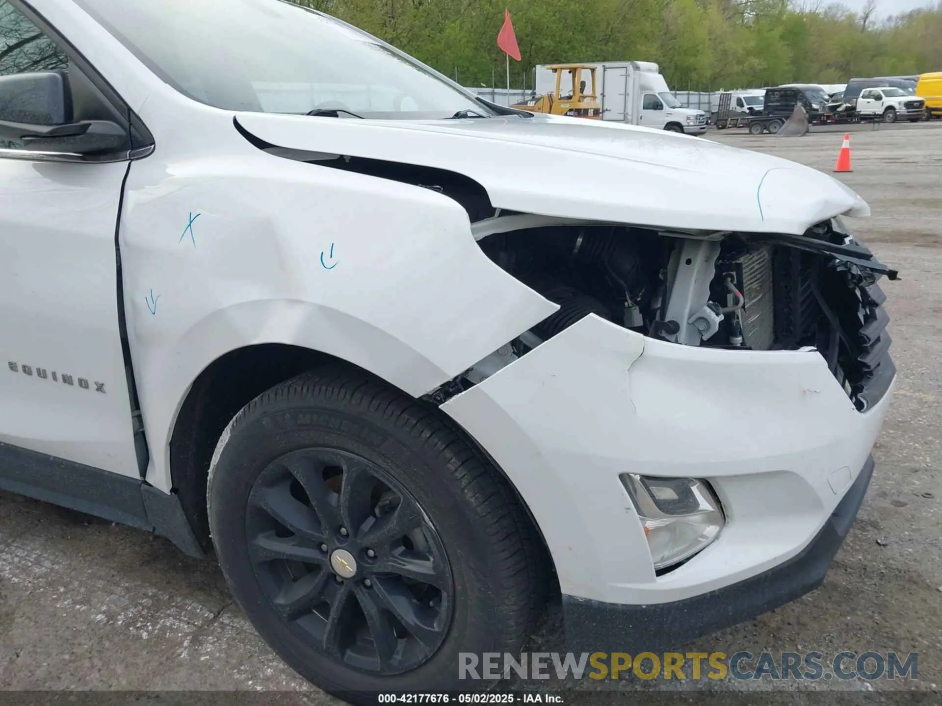 17 Photograph of a damaged car 2GNAXUEV7K6118561 CHEVROLET EQUINOX 2019