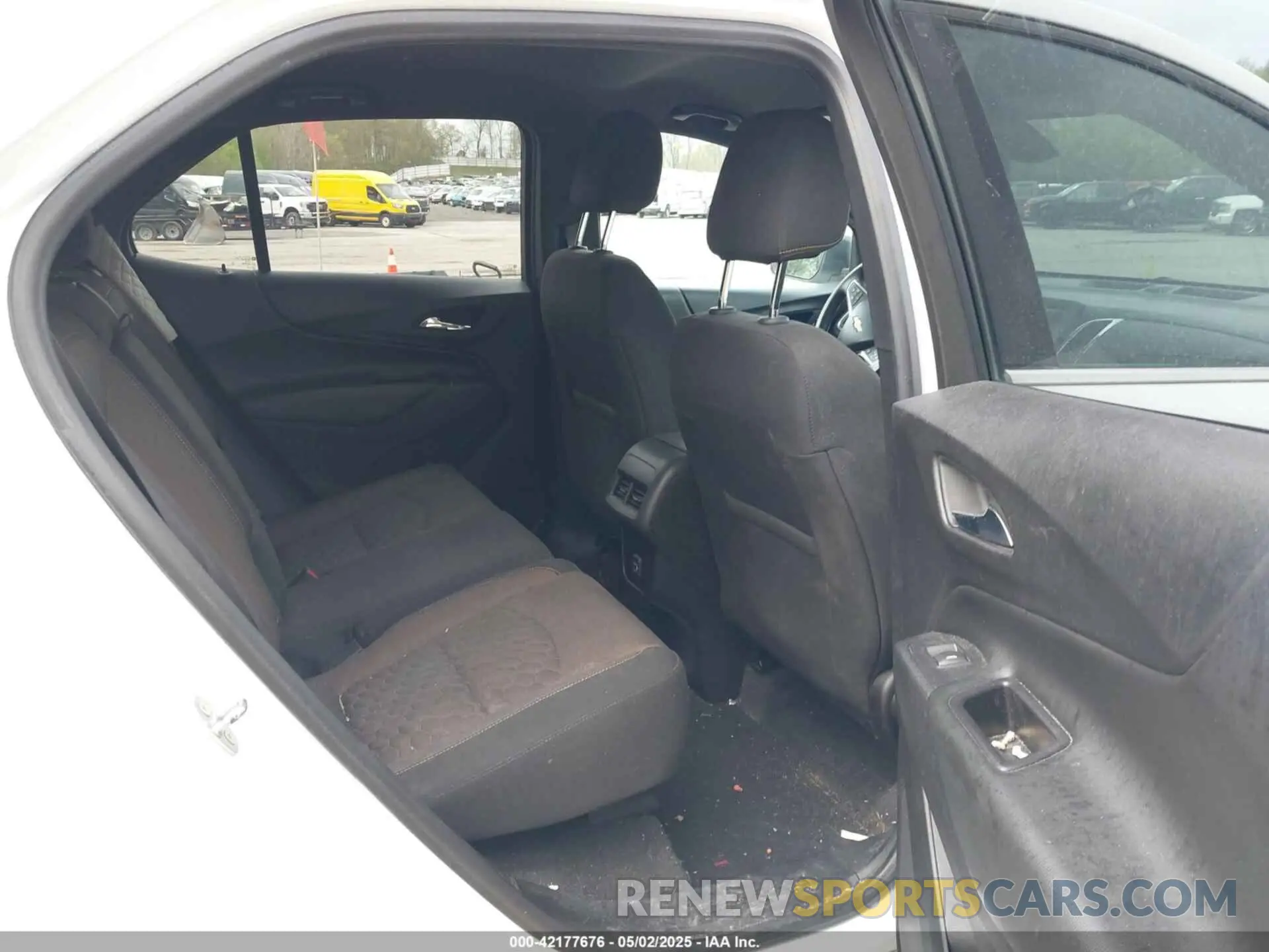 8 Photograph of a damaged car 2GNAXUEV7K6118561 CHEVROLET EQUINOX 2019