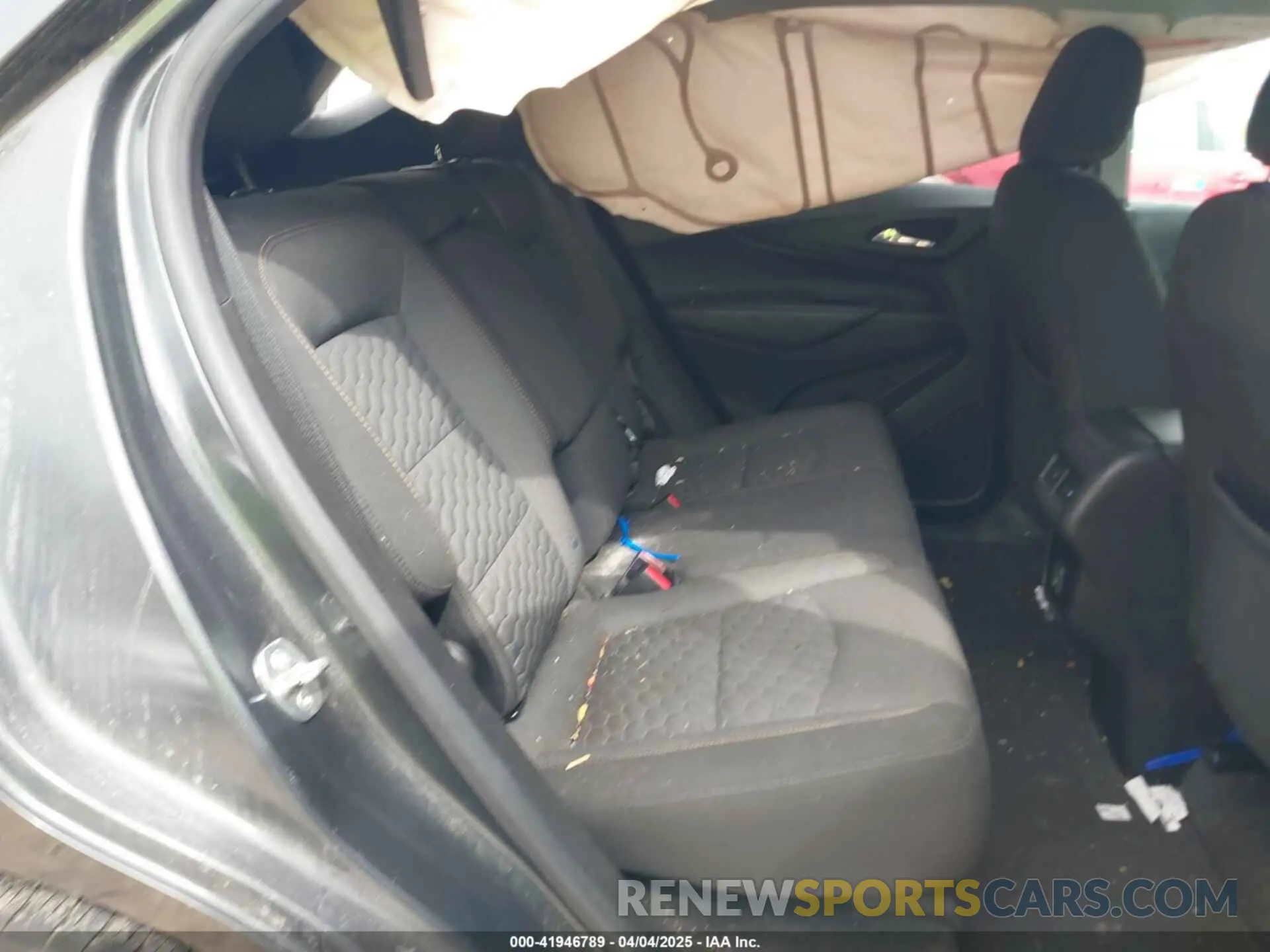 8 Photograph of a damaged car 2GNAXUEV7K6132184 CHEVROLET EQUINOX 2019