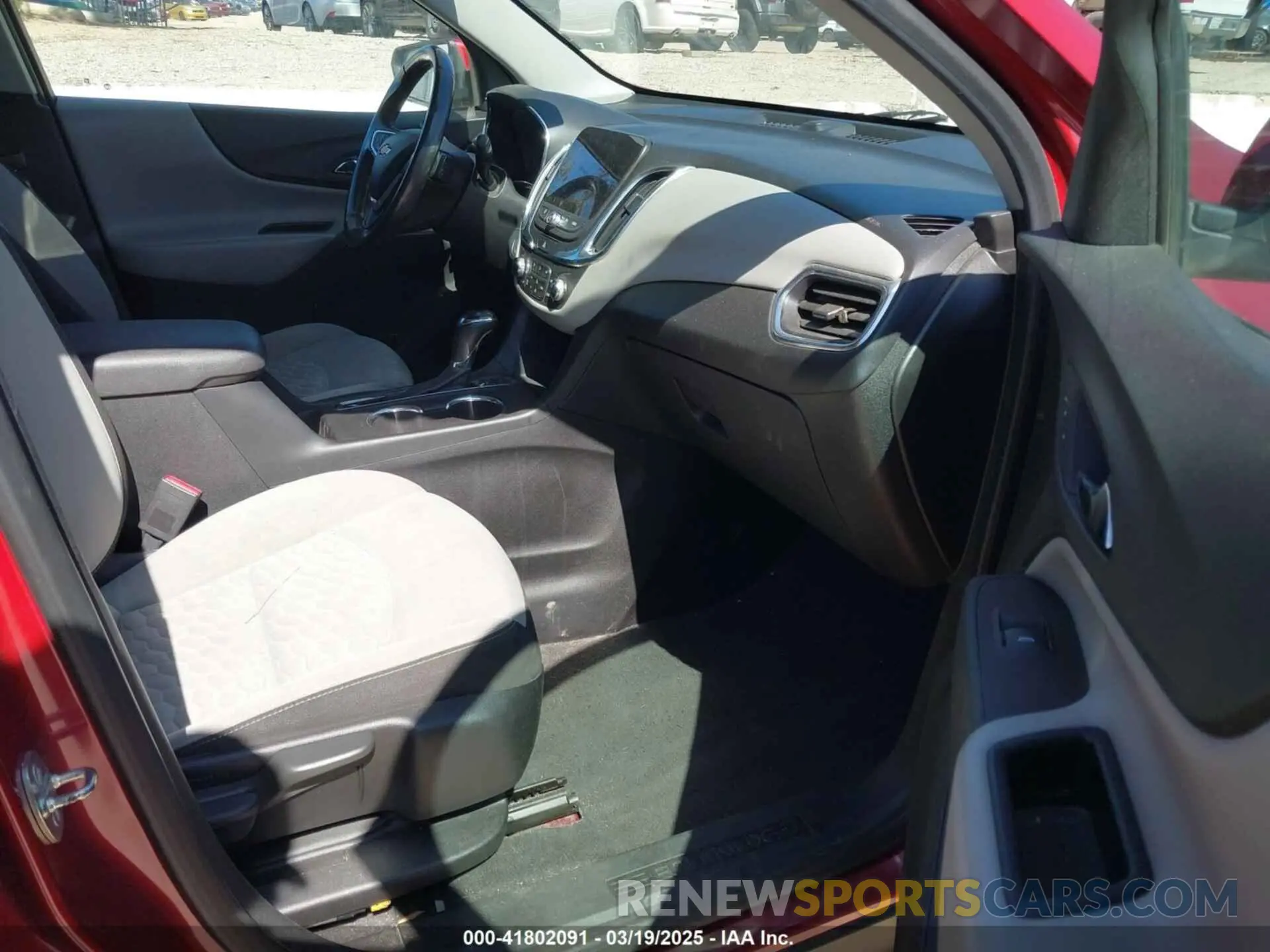 5 Photograph of a damaged car 2GNAXUEV7K6147249 CHEVROLET EQUINOX 2019