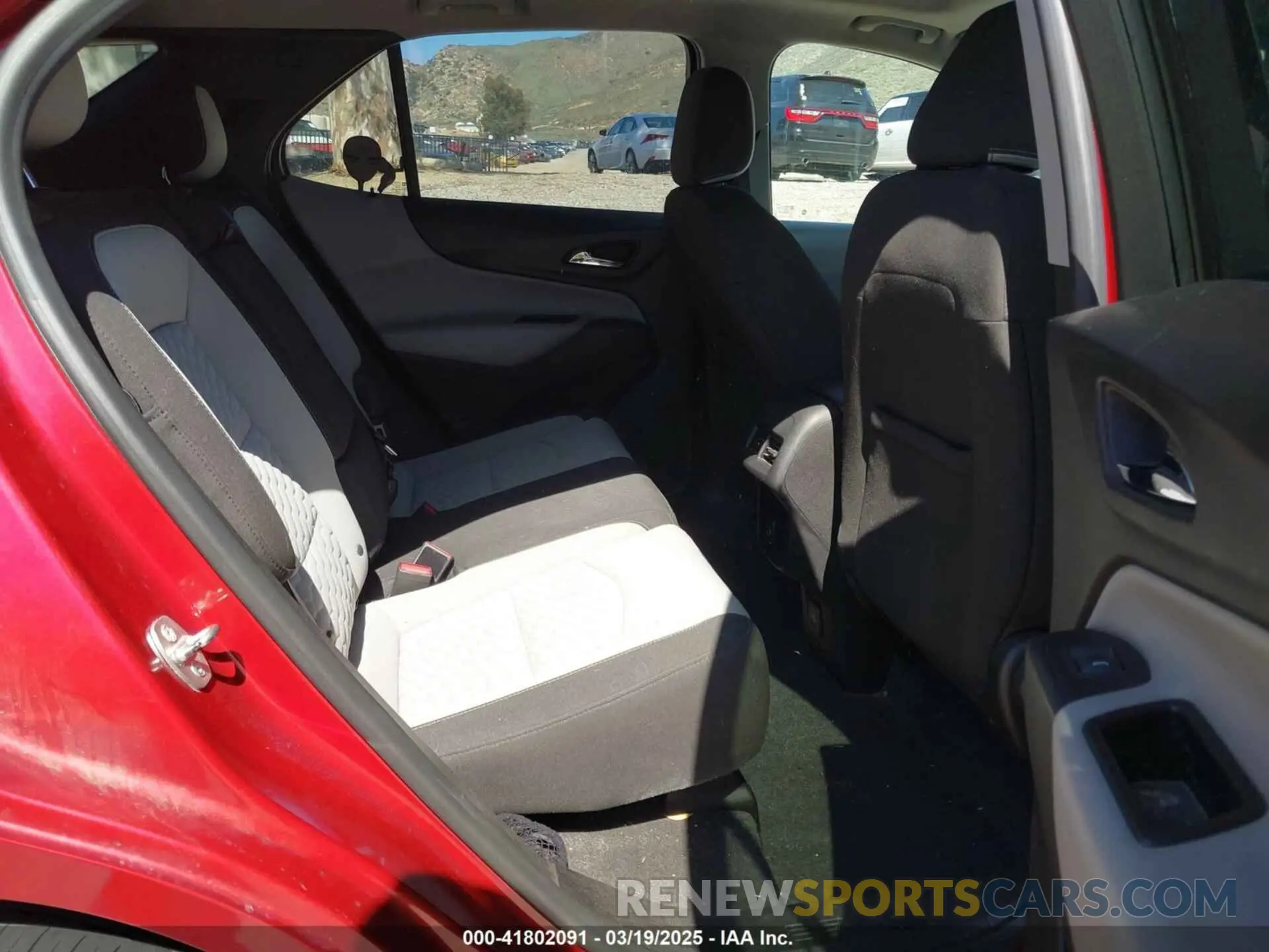 8 Photograph of a damaged car 2GNAXUEV7K6147249 CHEVROLET EQUINOX 2019