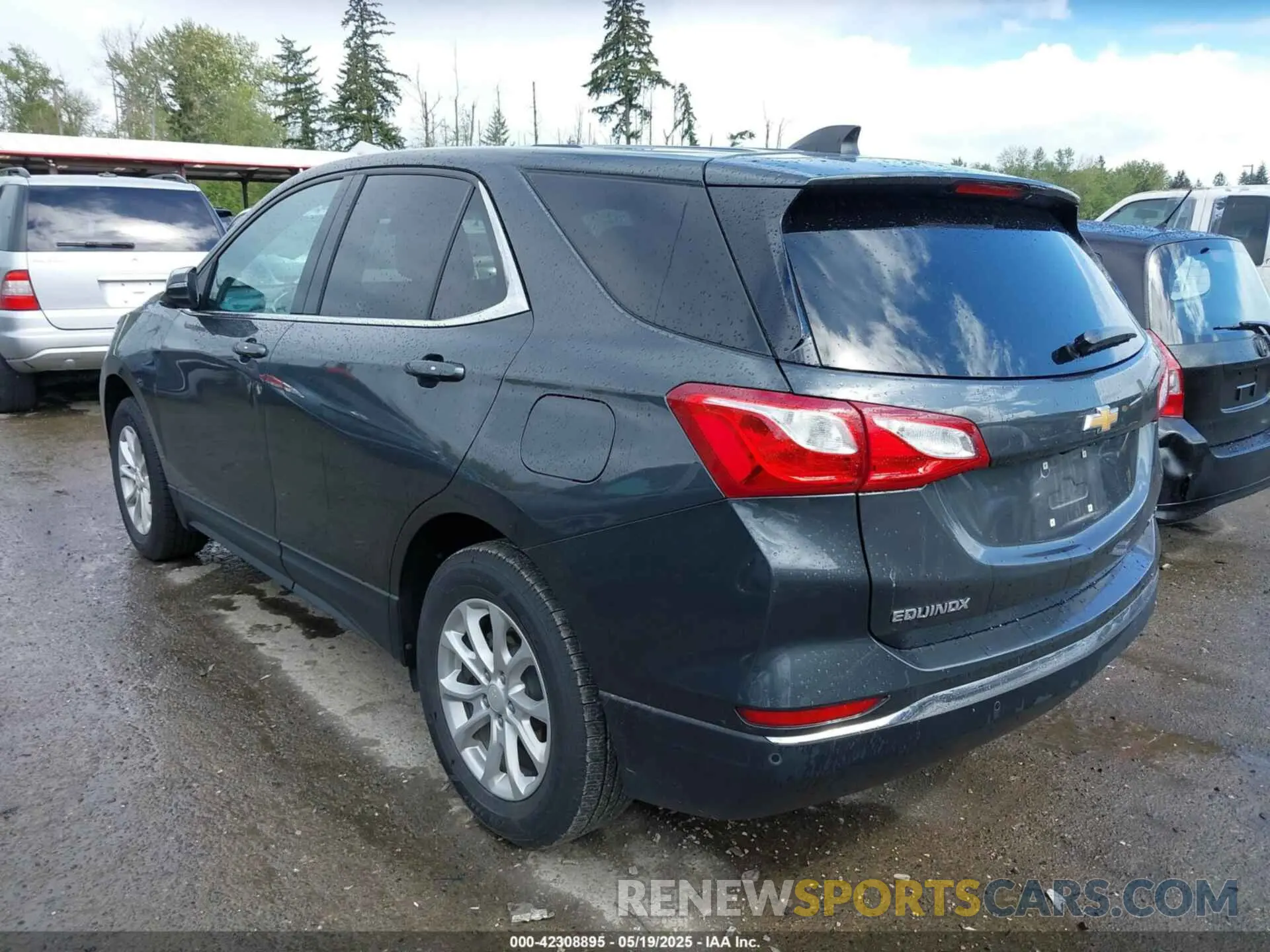 3 Photograph of a damaged car 2GNAXUEV7K6186908 CHEVROLET EQUINOX 2019