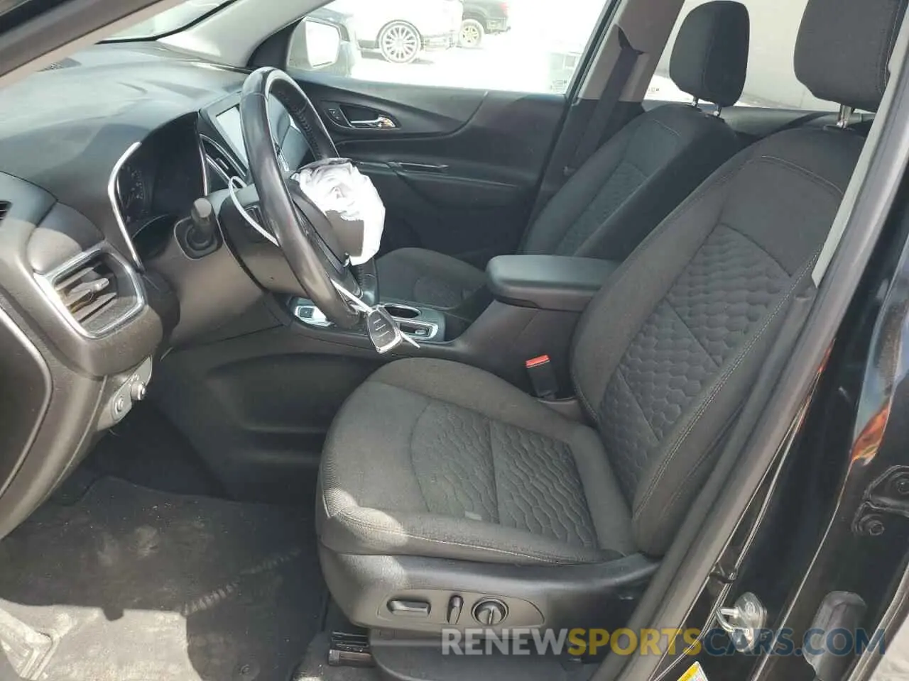 7 Photograph of a damaged car 2GNAXUEV7K6233256 CHEVROLET EQUINOX 2019