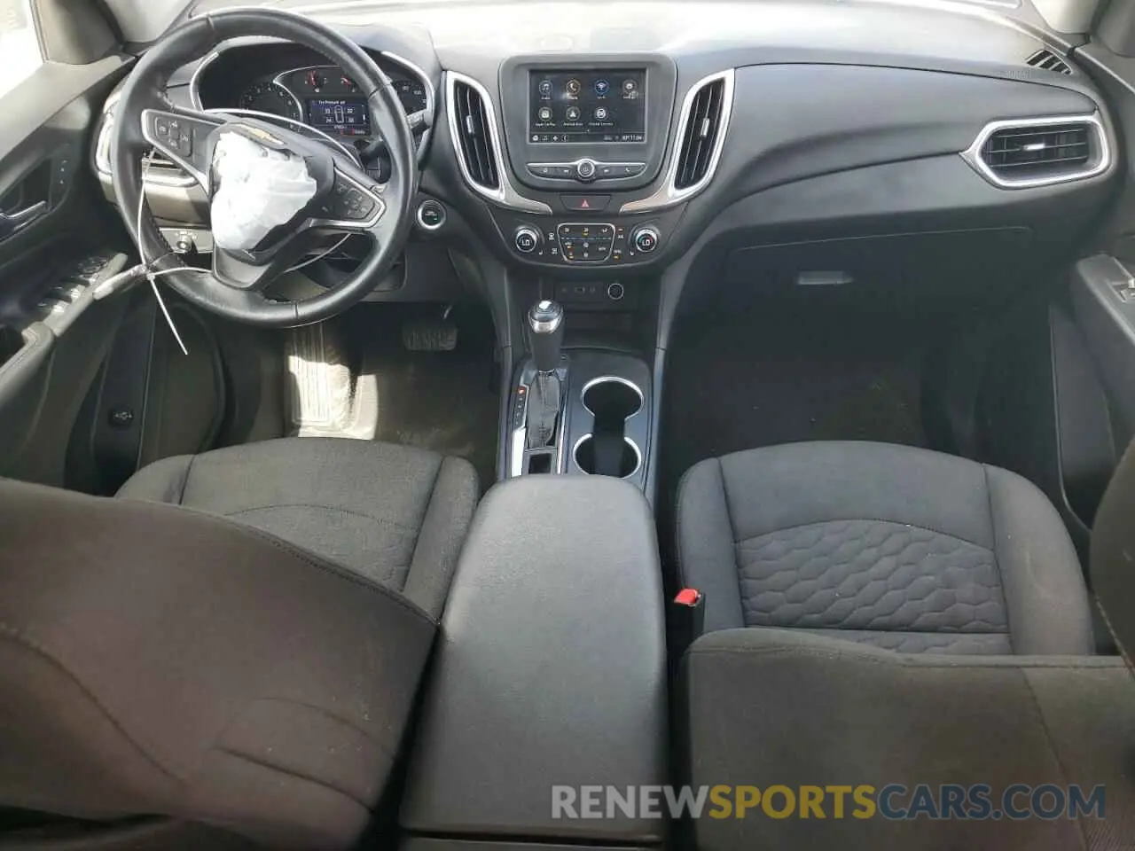 8 Photograph of a damaged car 2GNAXUEV7K6233256 CHEVROLET EQUINOX 2019