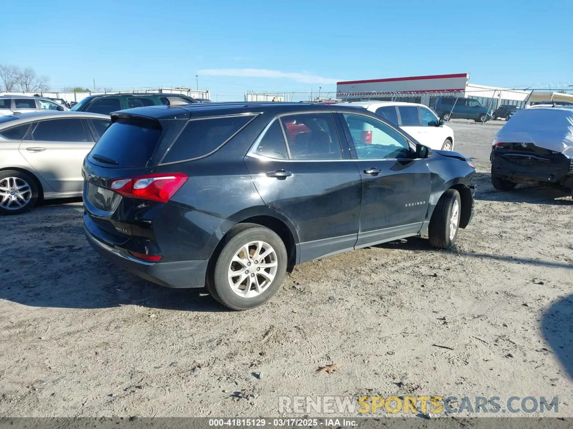 4 Photograph of a damaged car 2GNAXUEV7K6242703 CHEVROLET EQUINOX 2019