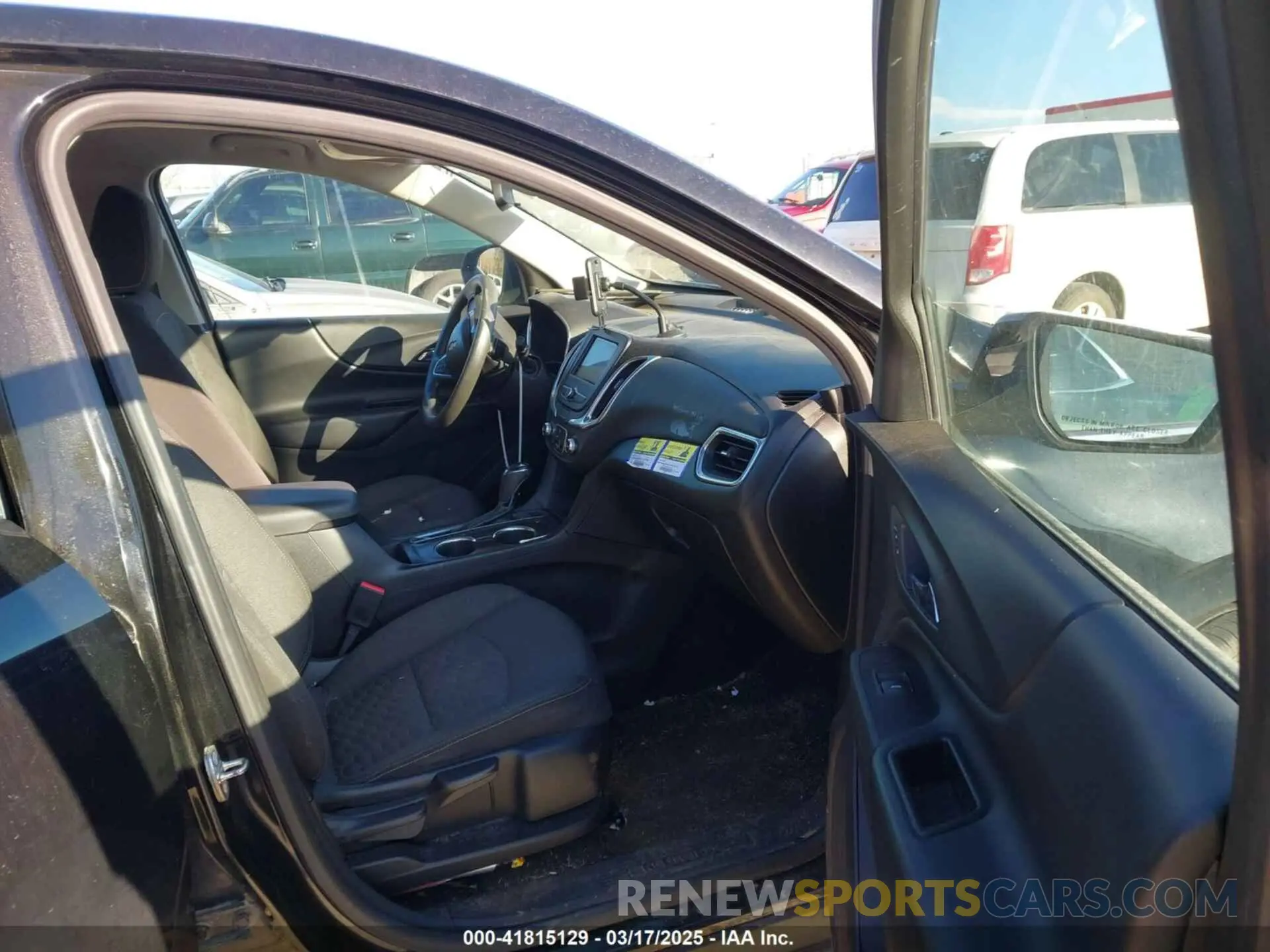 5 Photograph of a damaged car 2GNAXUEV7K6242703 CHEVROLET EQUINOX 2019