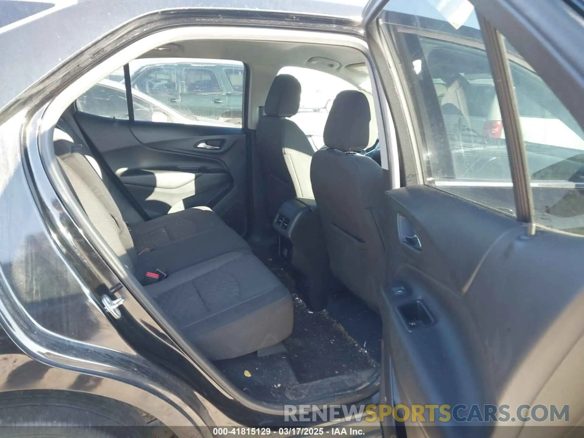 8 Photograph of a damaged car 2GNAXUEV7K6242703 CHEVROLET EQUINOX 2019