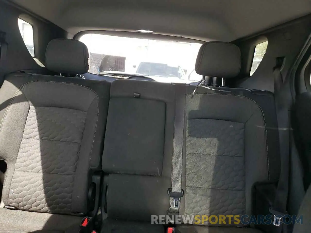 10 Photograph of a damaged car 2GNAXUEV7K6265690 CHEVROLET EQUINOX 2019
