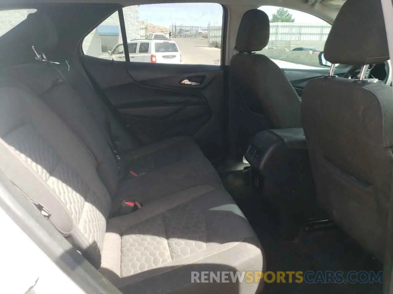 11 Photograph of a damaged car 2GNAXUEV7K6265690 CHEVROLET EQUINOX 2019