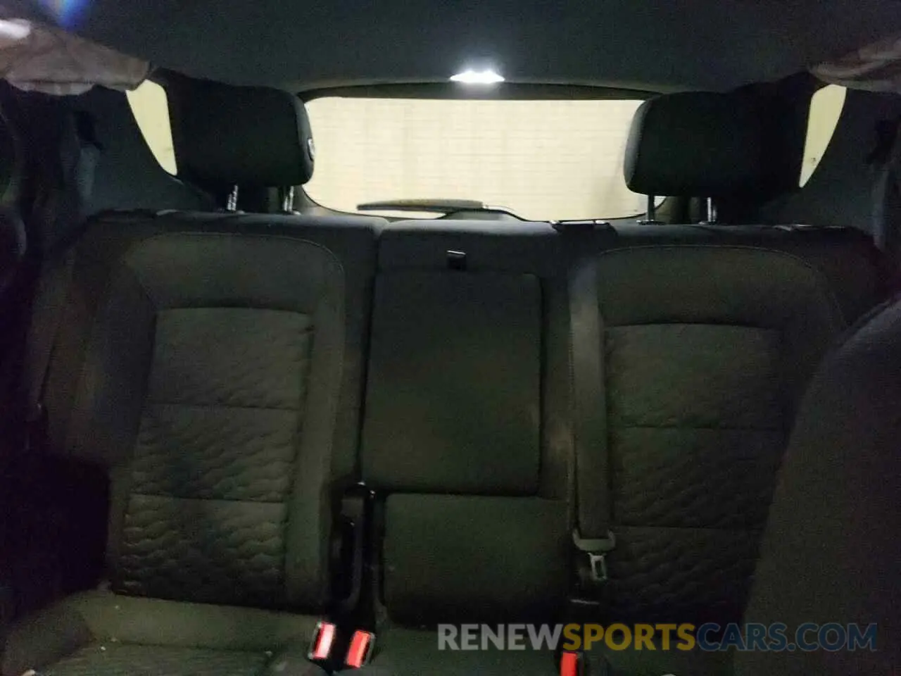 10 Photograph of a damaged car 2GNAXUEV7K6305380 CHEVROLET EQUINOX 2019