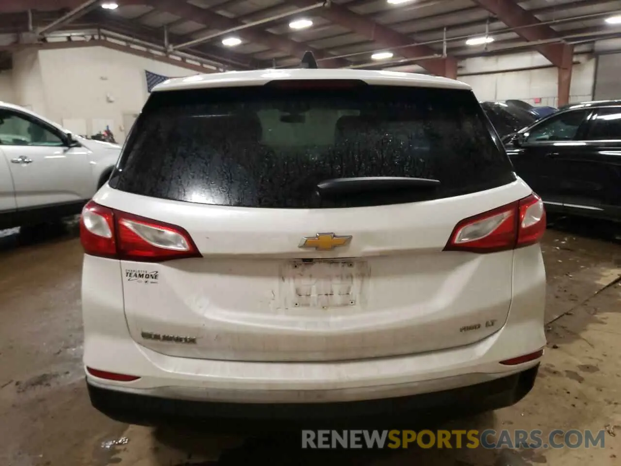 6 Photograph of a damaged car 2GNAXUEV7K6305380 CHEVROLET EQUINOX 2019