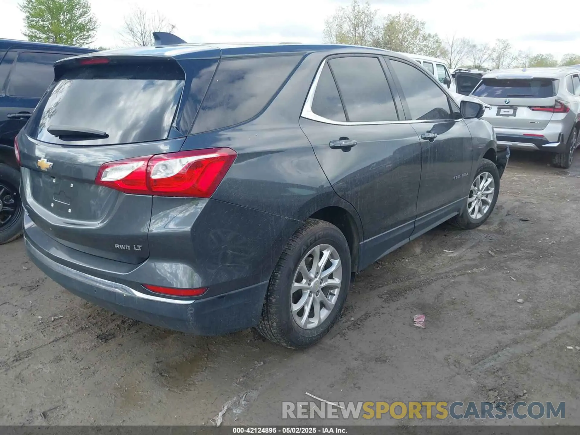 4 Photograph of a damaged car 2GNAXUEV8K6102708 CHEVROLET EQUINOX 2019