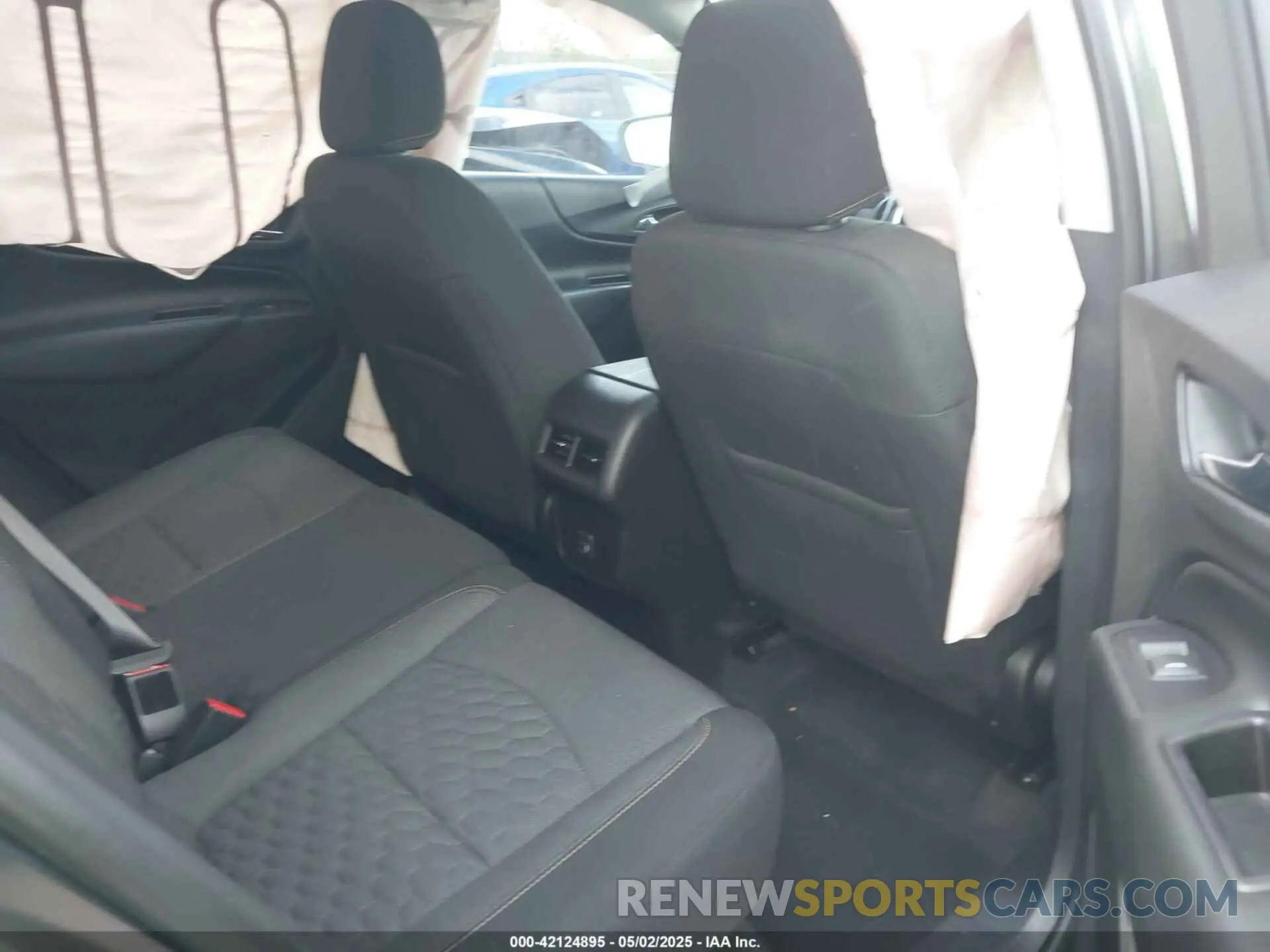 8 Photograph of a damaged car 2GNAXUEV8K6102708 CHEVROLET EQUINOX 2019