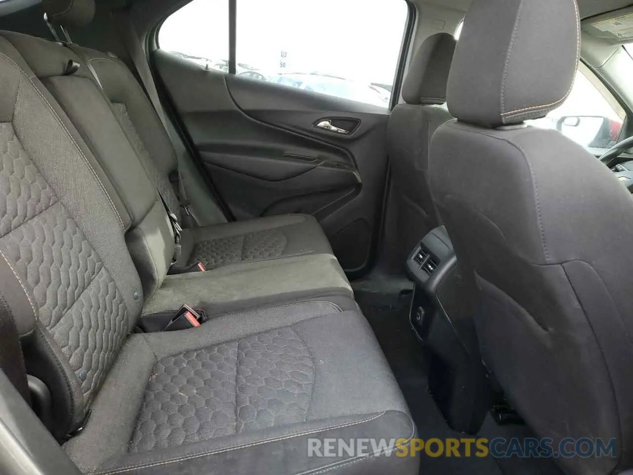 11 Photograph of a damaged car 2GNAXUEV8K6117371 CHEVROLET EQUINOX 2019