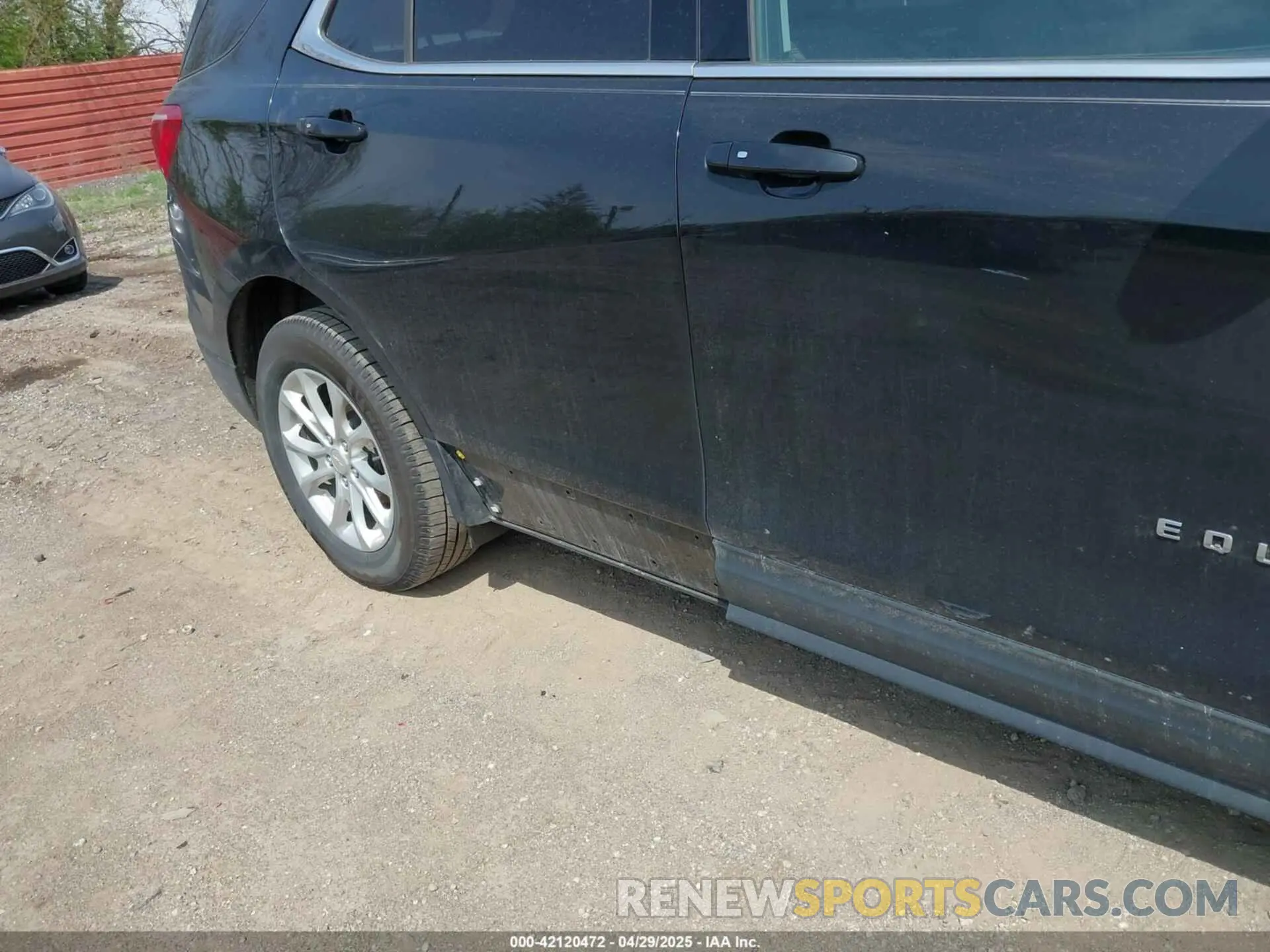 18 Photograph of a damaged car 2GNAXUEV8K6120044 CHEVROLET EQUINOX 2019