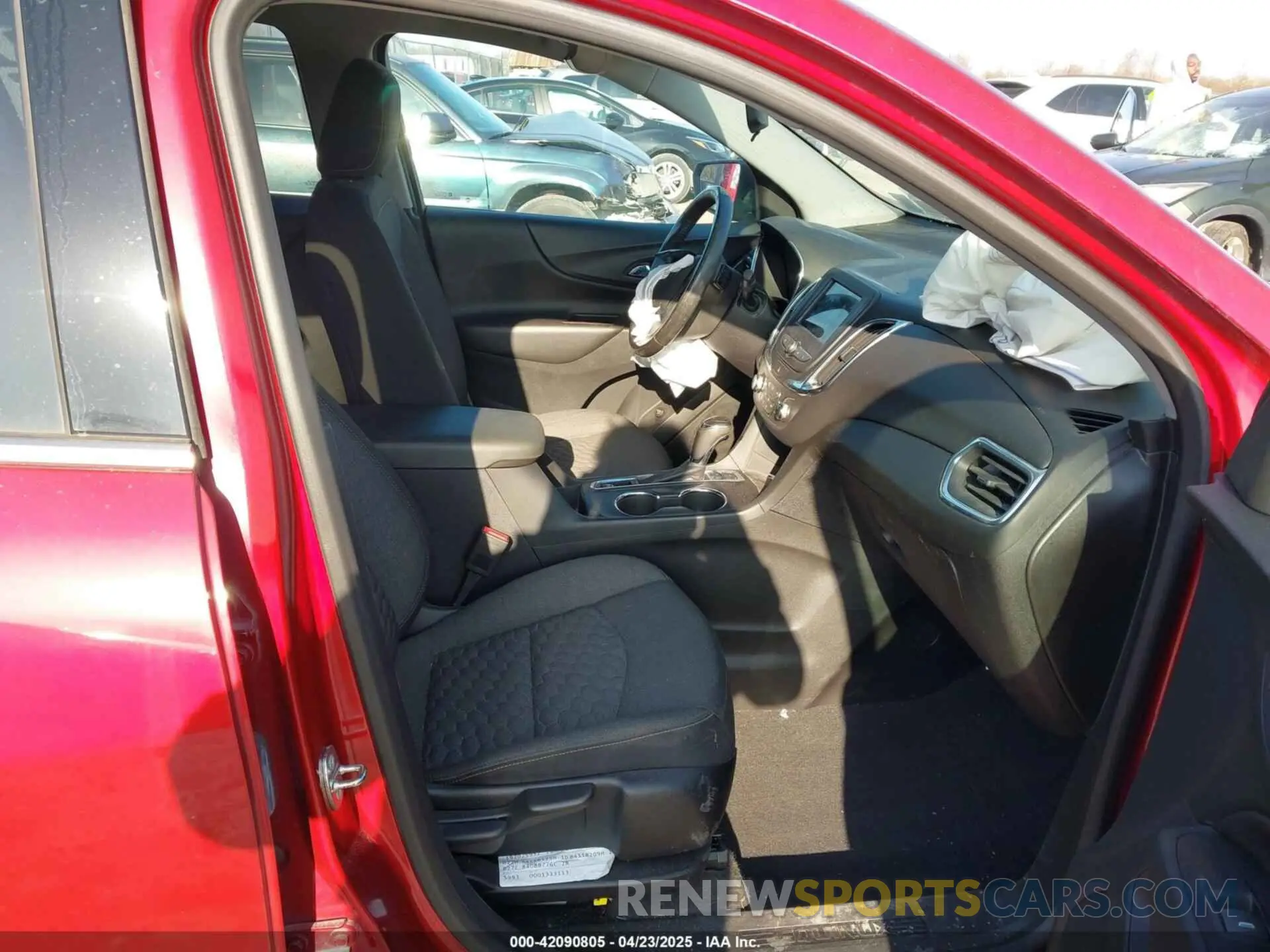5 Photograph of a damaged car 2GNAXUEV8K6125969 CHEVROLET EQUINOX 2019