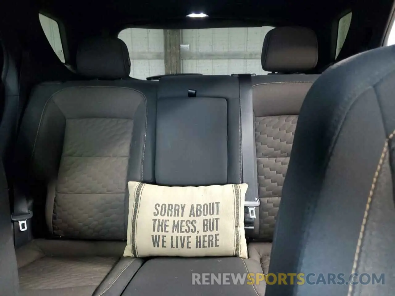 10 Photograph of a damaged car 2GNAXUEV8K6192488 CHEVROLET EQUINOX 2019