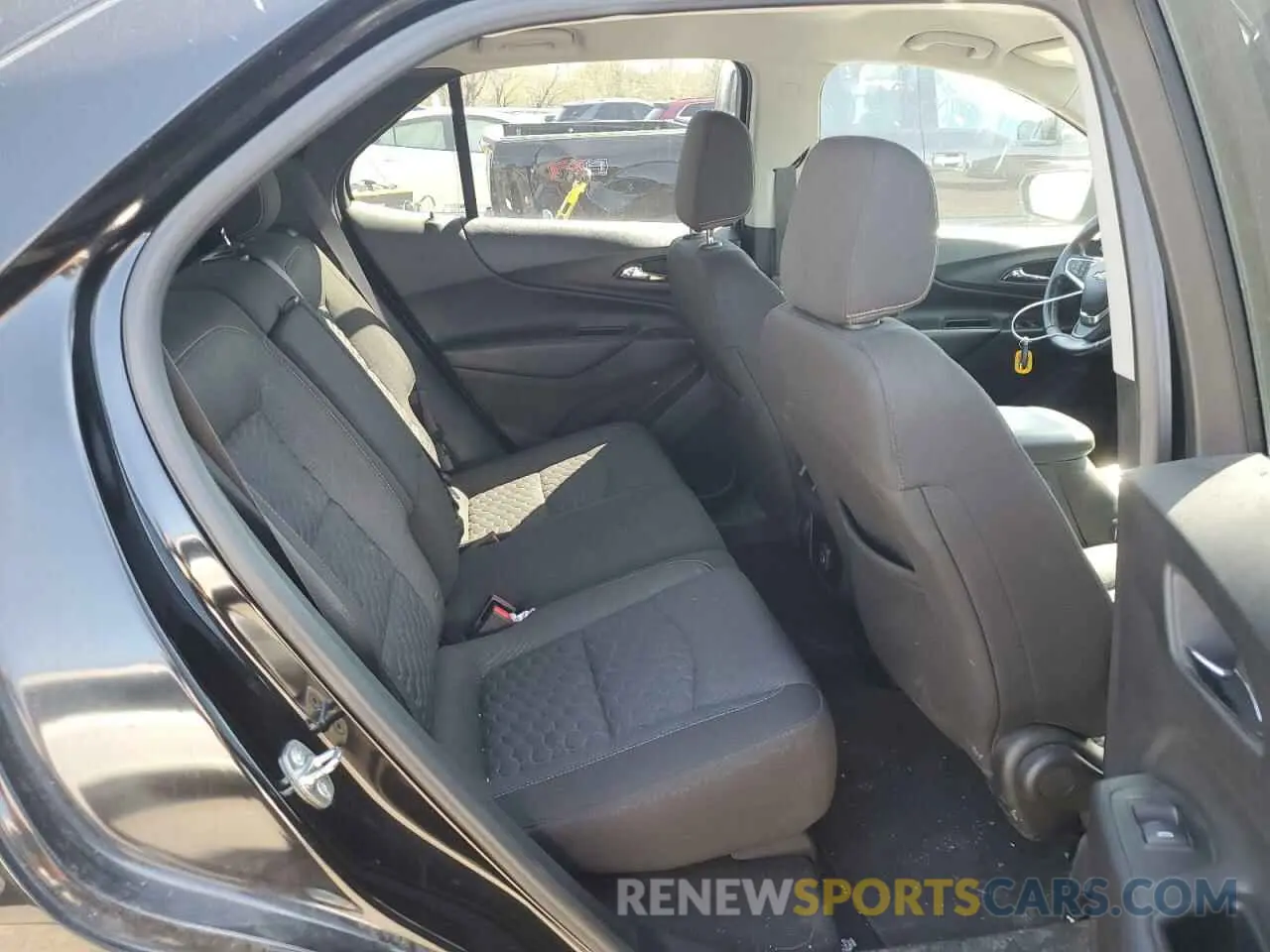 10 Photograph of a damaged car 2GNAXUEV8K6230429 CHEVROLET EQUINOX 2019
