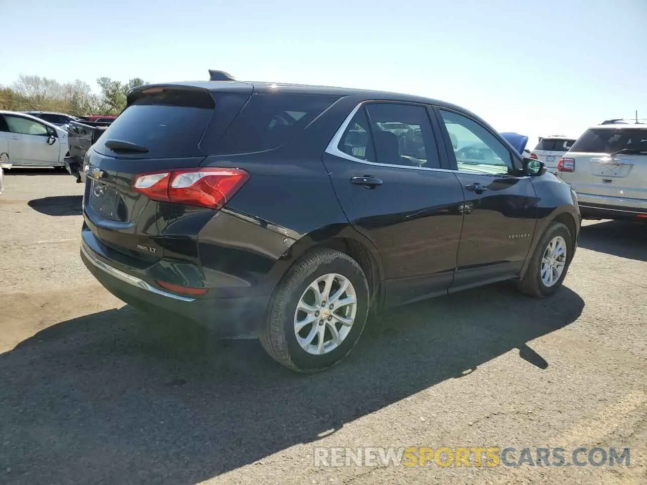 3 Photograph of a damaged car 2GNAXUEV8K6230429 CHEVROLET EQUINOX 2019