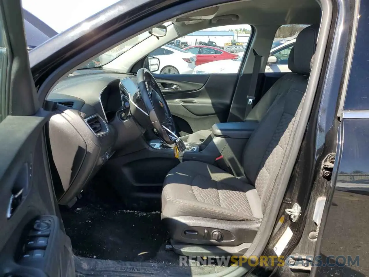7 Photograph of a damaged car 2GNAXUEV8K6230429 CHEVROLET EQUINOX 2019