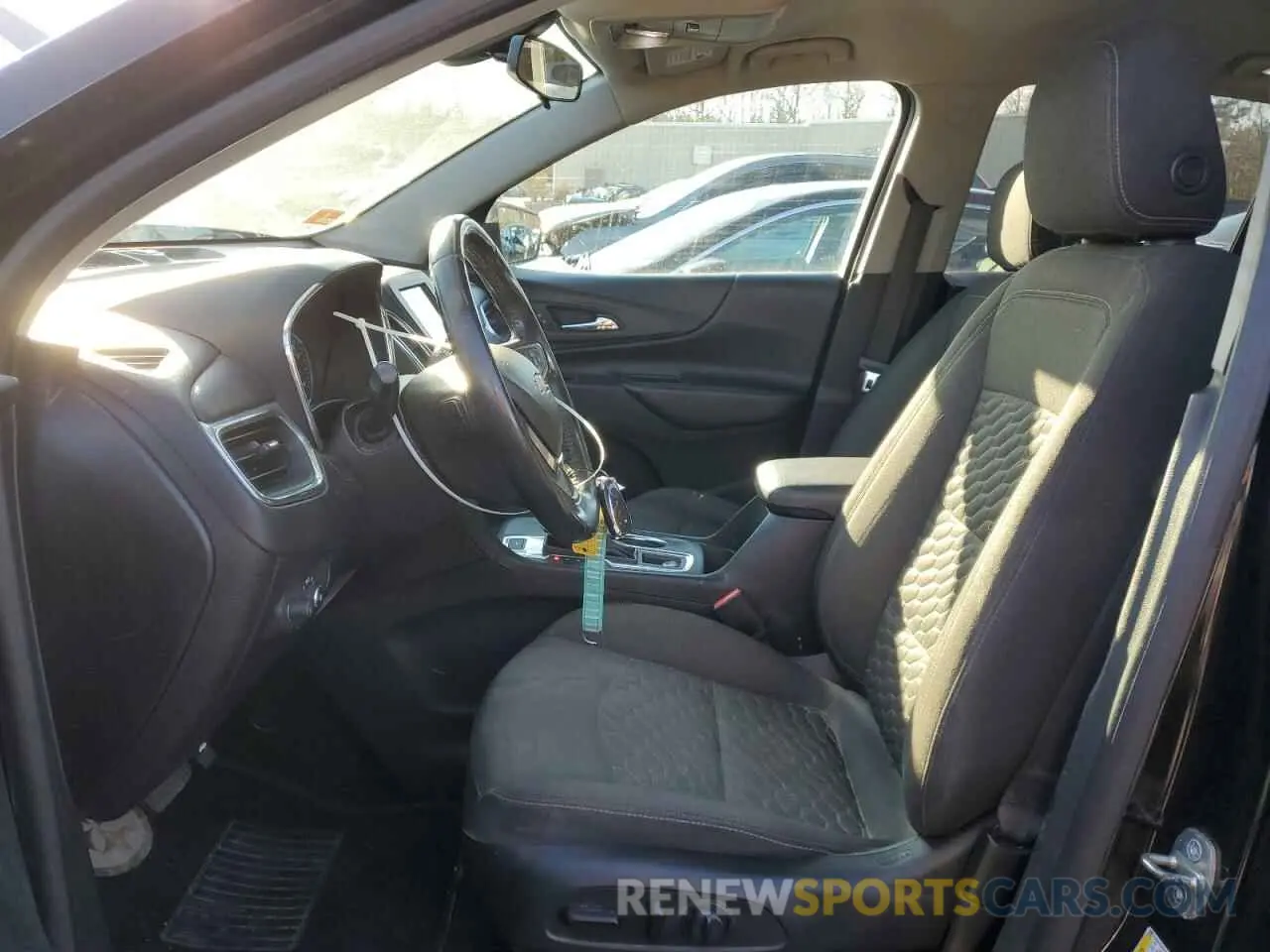 7 Photograph of a damaged car 2GNAXUEV8K6232813 CHEVROLET EQUINOX 2019