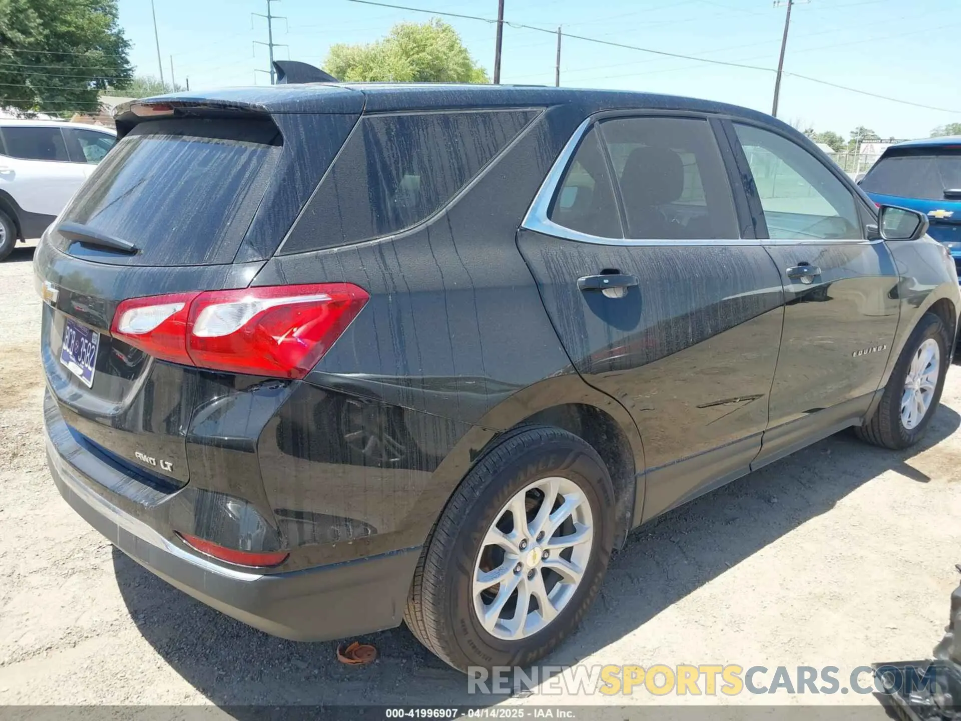 4 Photograph of a damaged car 2GNAXUEV8K6267156 CHEVROLET EQUINOX 2019