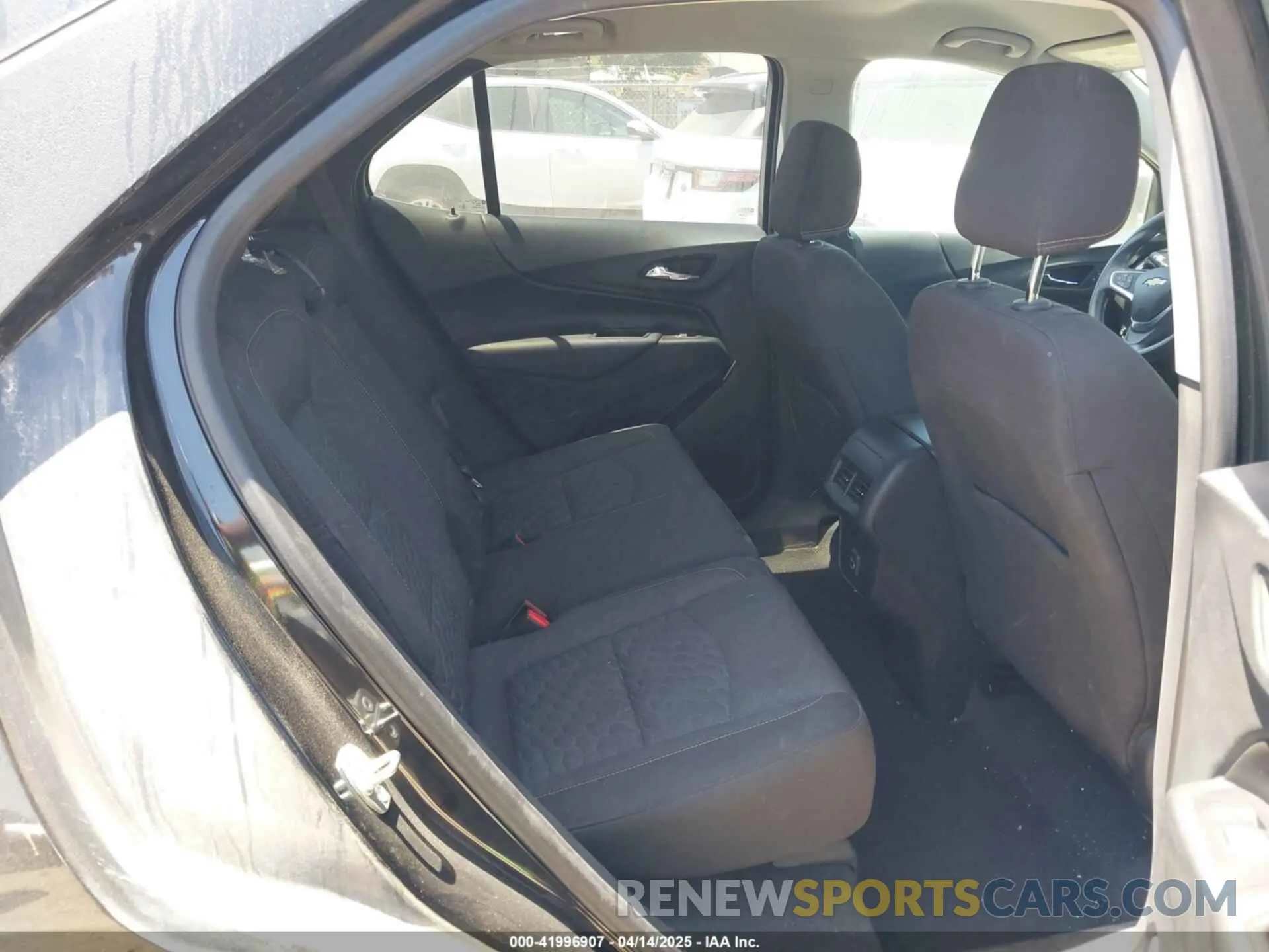 8 Photograph of a damaged car 2GNAXUEV8K6267156 CHEVROLET EQUINOX 2019