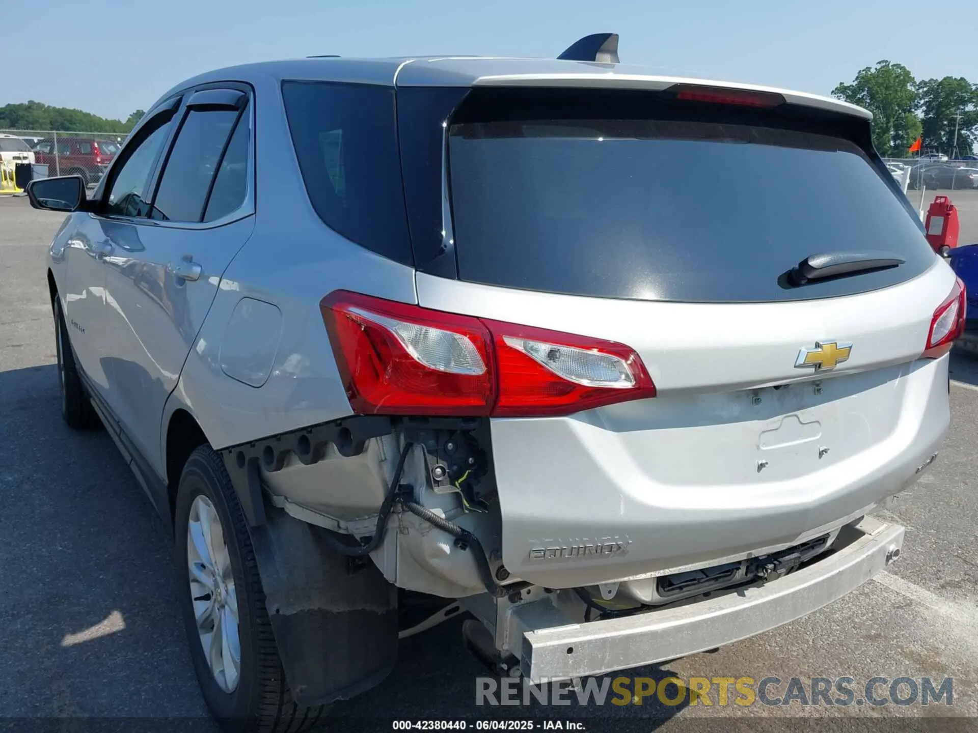 3 Photograph of a damaged car 2GNAXUEV8K6271028 CHEVROLET EQUINOX 2019