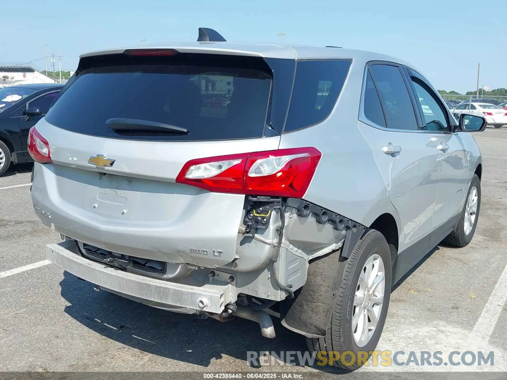 4 Photograph of a damaged car 2GNAXUEV8K6271028 CHEVROLET EQUINOX 2019