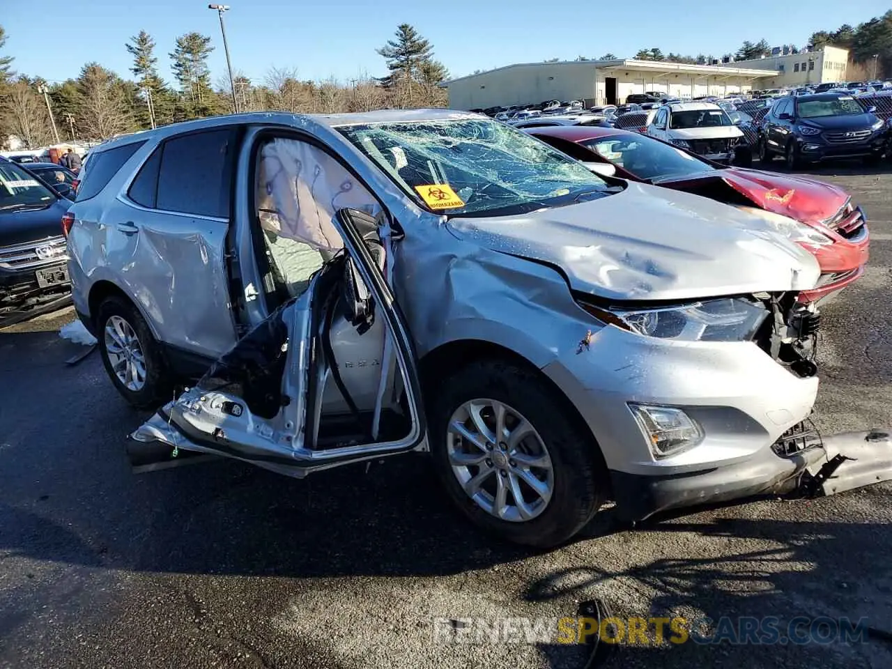 4 Photograph of a damaged car 2GNAXUEV8K6271563 CHEVROLET EQUINOX 2019